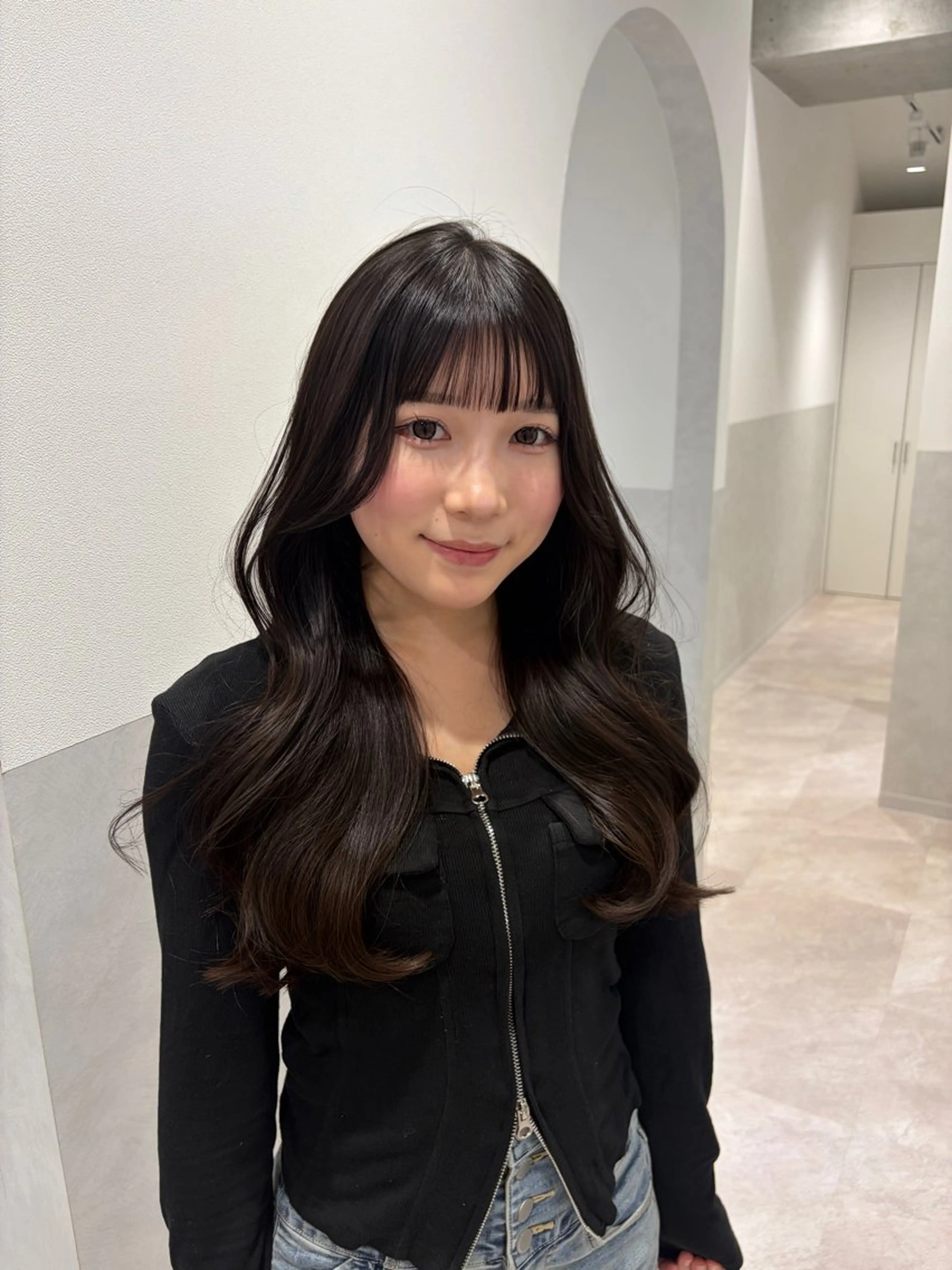 セミロング カラー カット ヘアカラー トリートメント AYANO ／レイヤー／オリーブのヘアスタイル