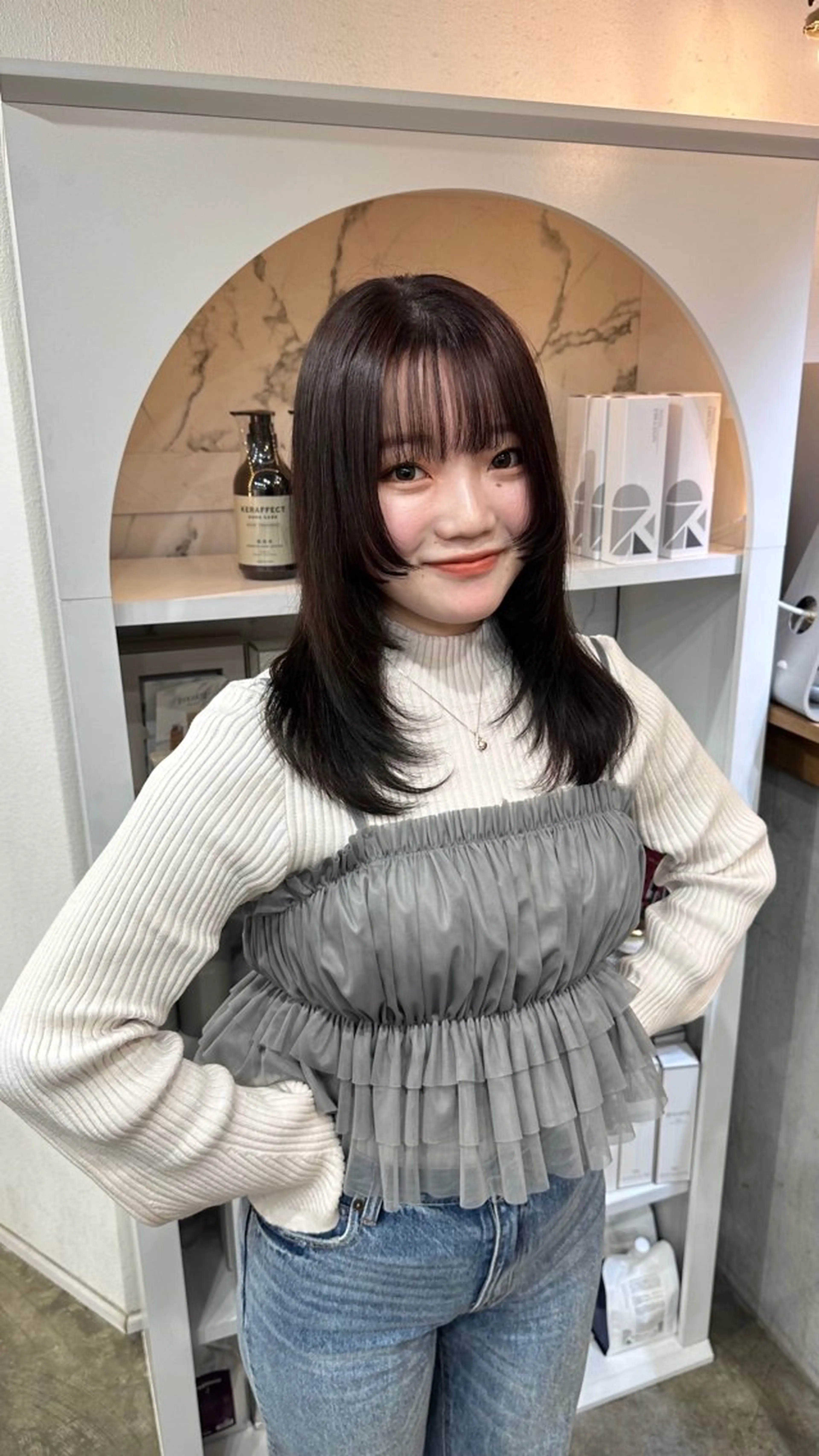 セミロング タマシロカリン 艶カラー/レイヤーのヘアスタイル