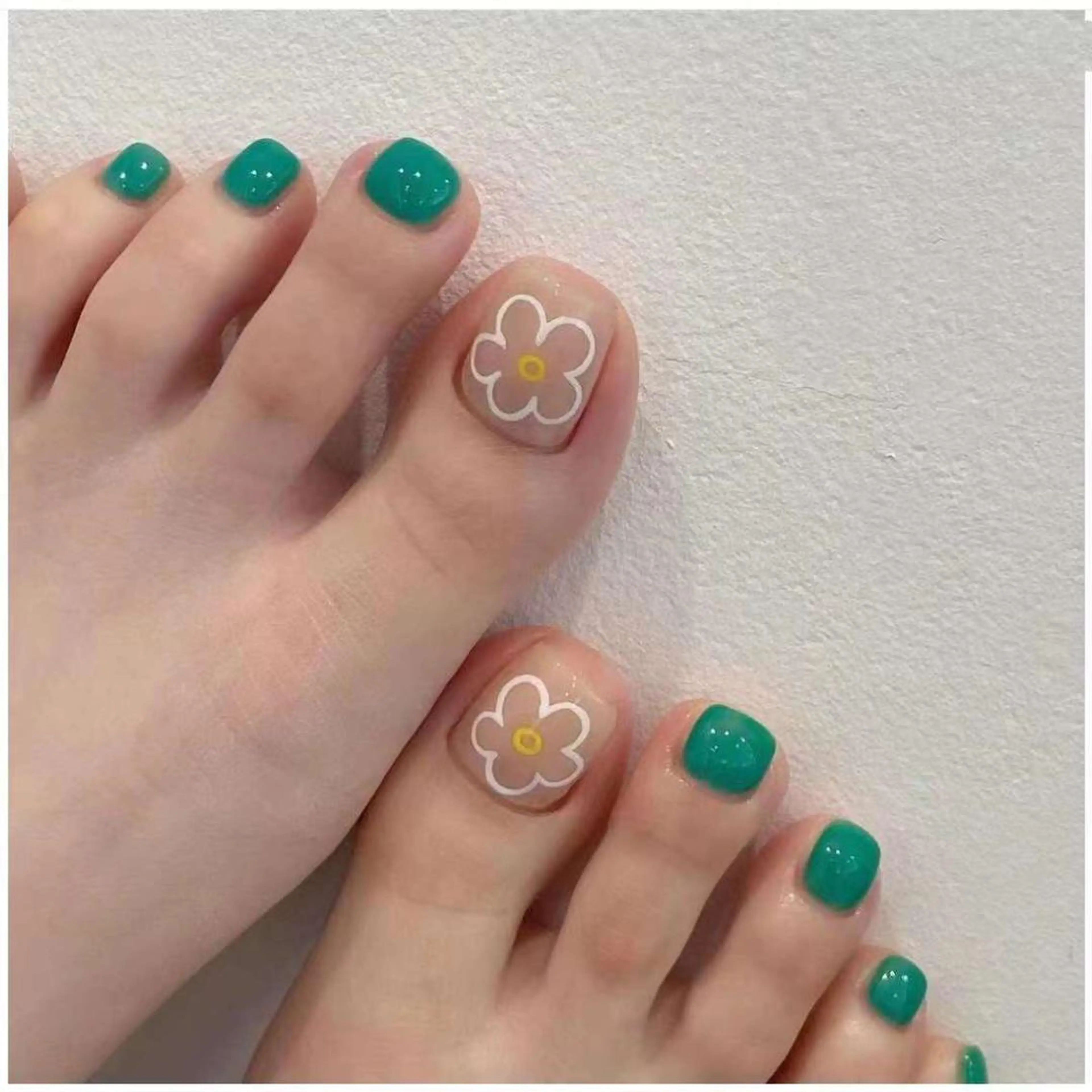 ネイル フットネイル VIVIAN リサのネイルデザイン