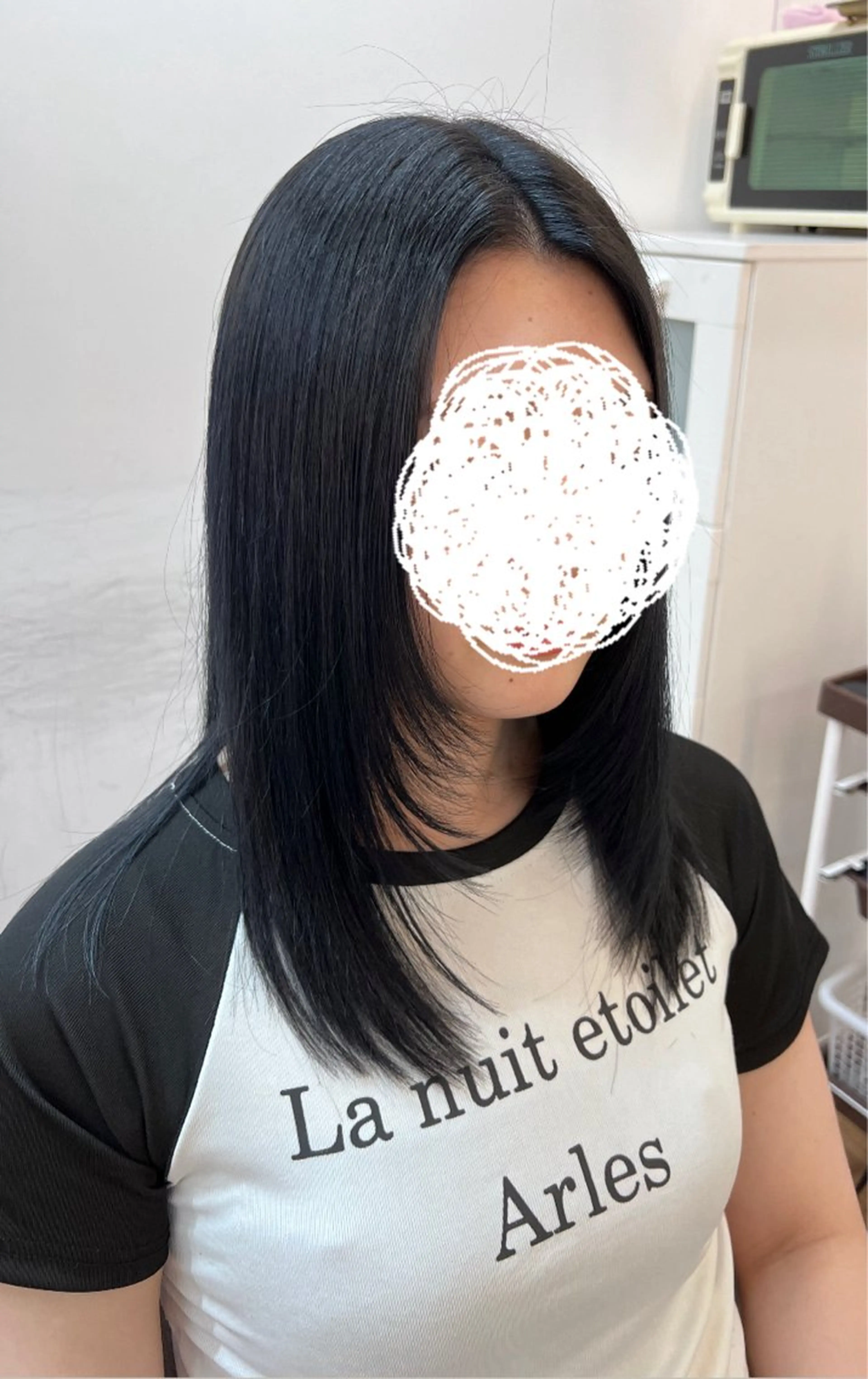 ミディアム カラー 黒髪 ブリーチ ブルーカラー ブルーブラック レイヤーカット ✂︎HITOMI✂︎ 副店長のヘアスタイル