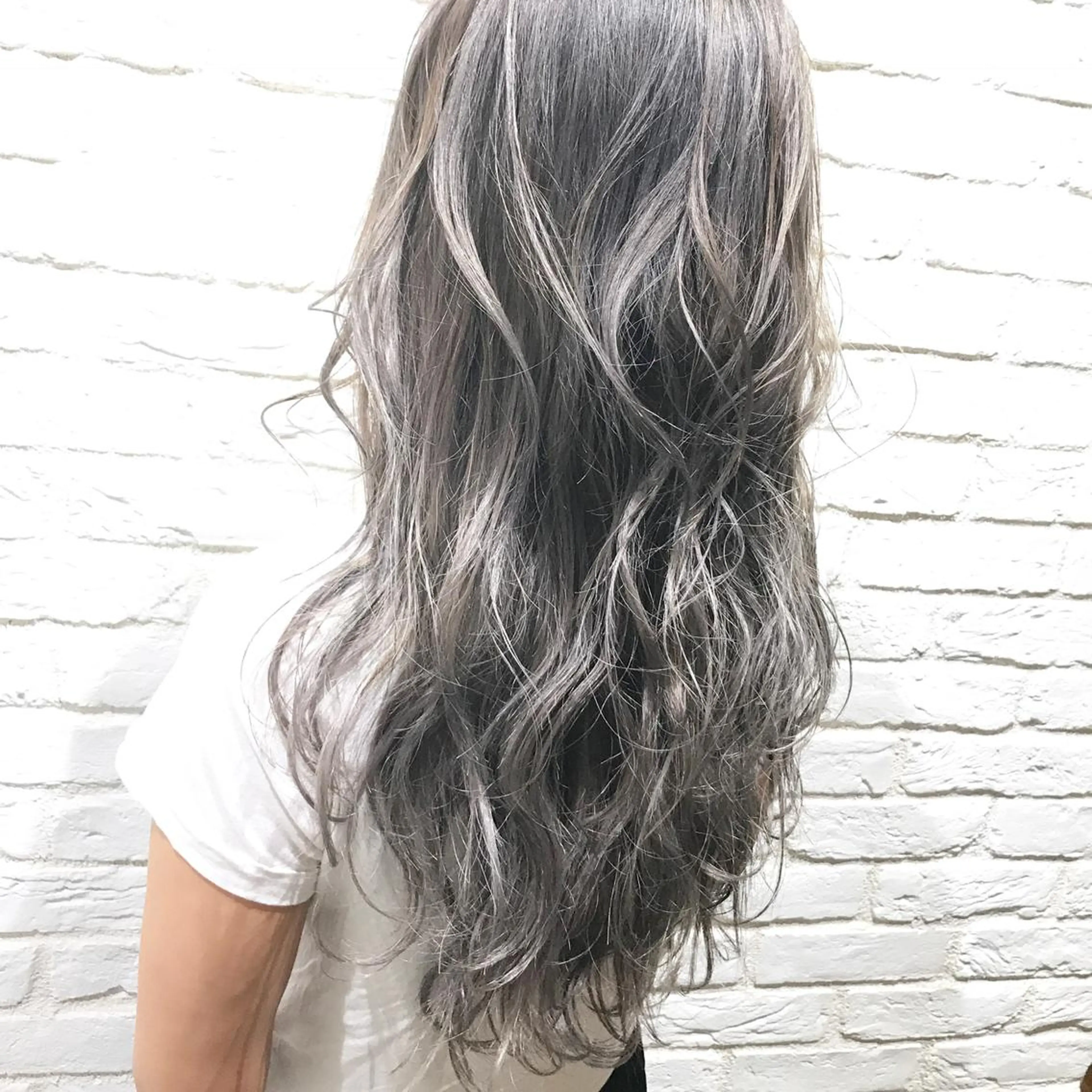 ロング カラー UMEDA FIGAROのヘアスタイル