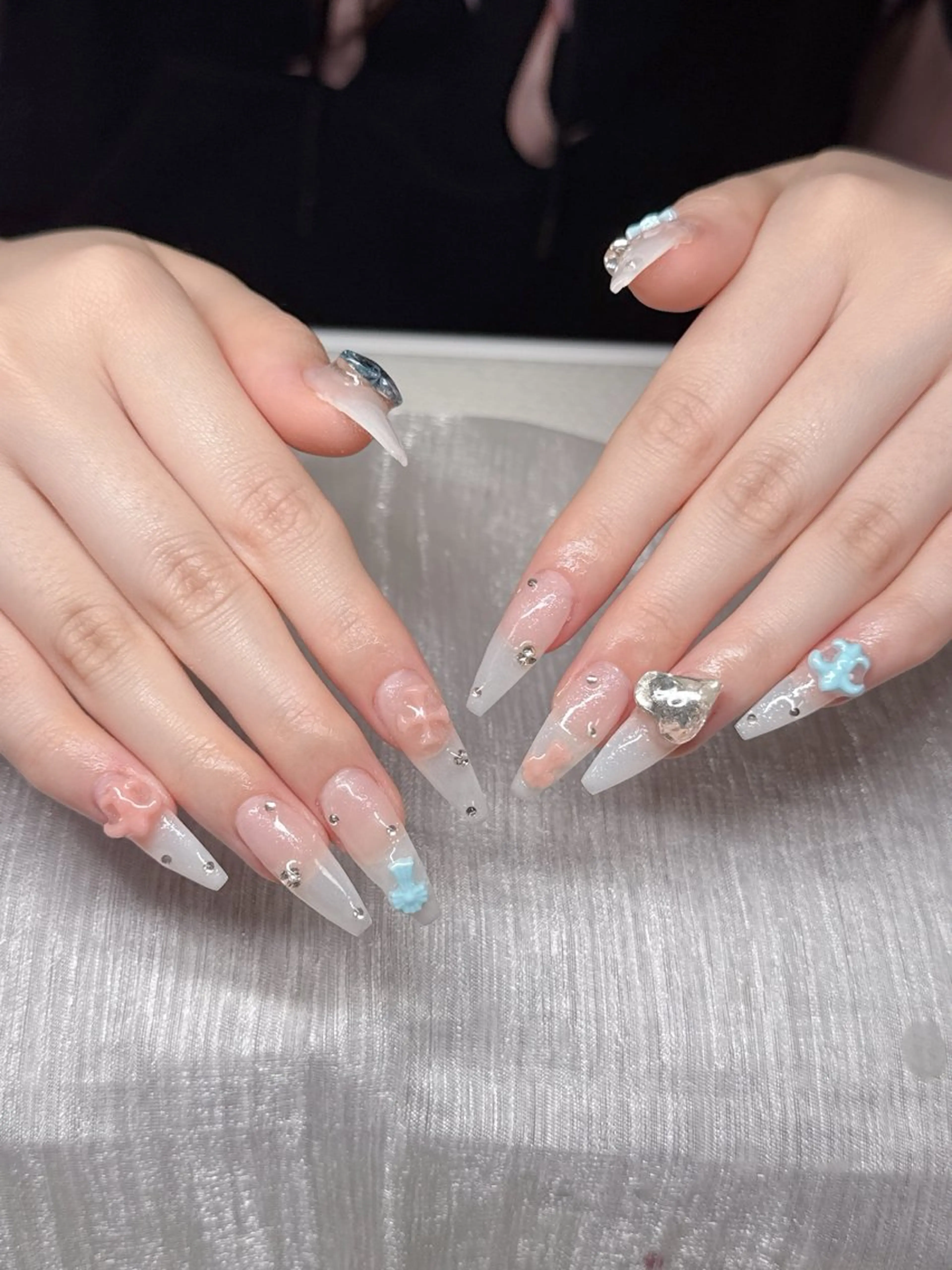 ネイル オーロラネイル チークネイル 長さ出し フットネイル フレンチネイル ハンドネイル Lee Ainのネイルデザイン