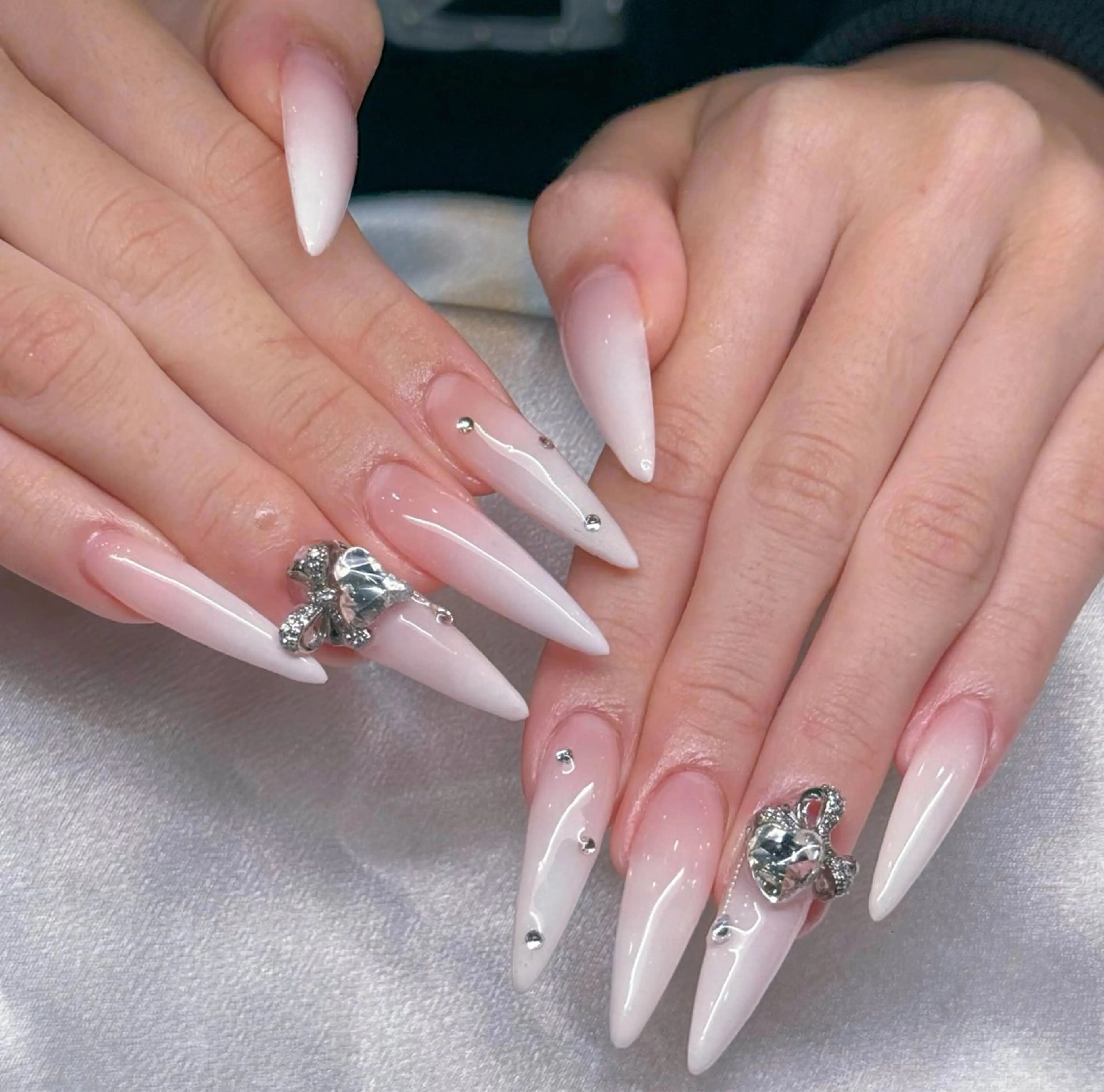 ネイル オーロラネイル ブルー チークネイル フットネイル フレンチネイル ハンドネイル REI レイのネイルデザイン