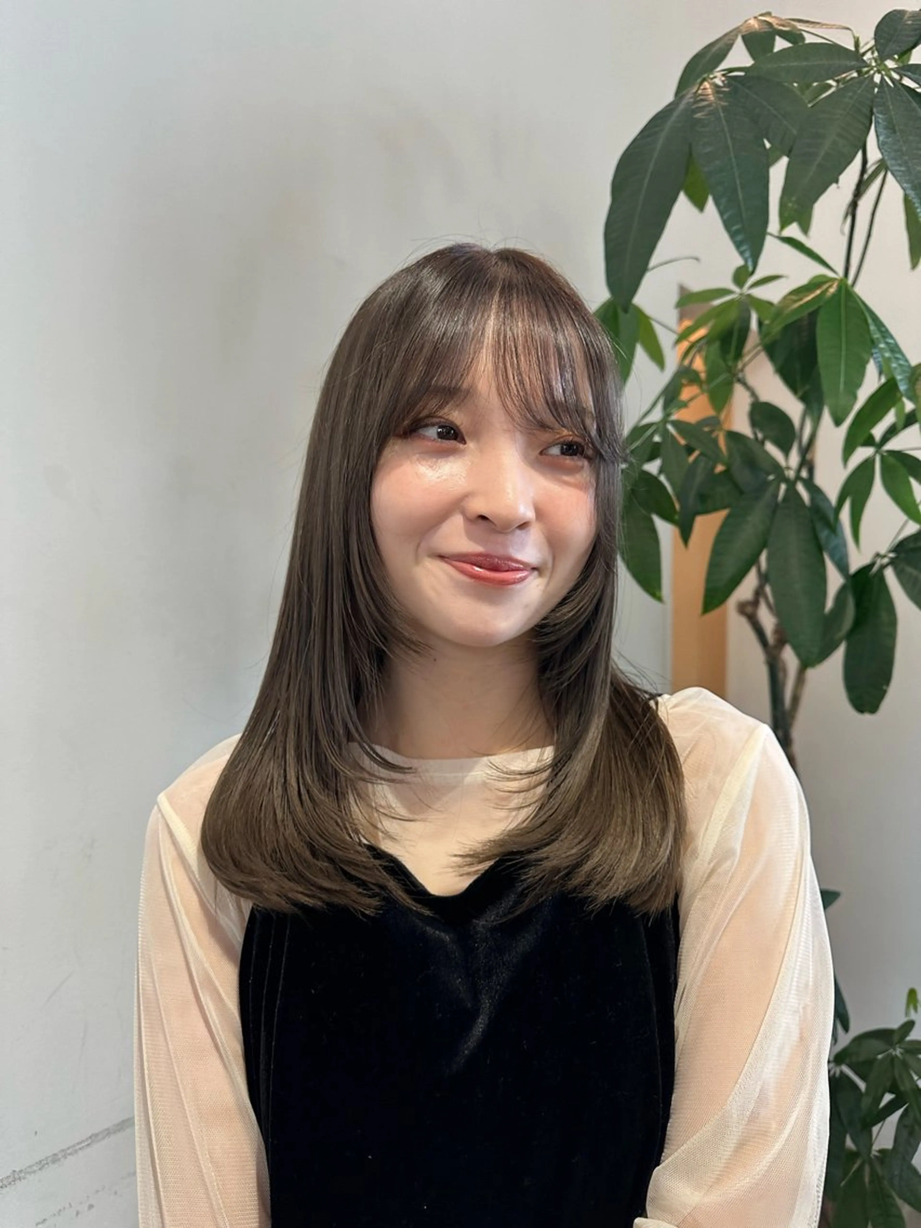 ミディアム 垣内 奈緒のヘアスタイル