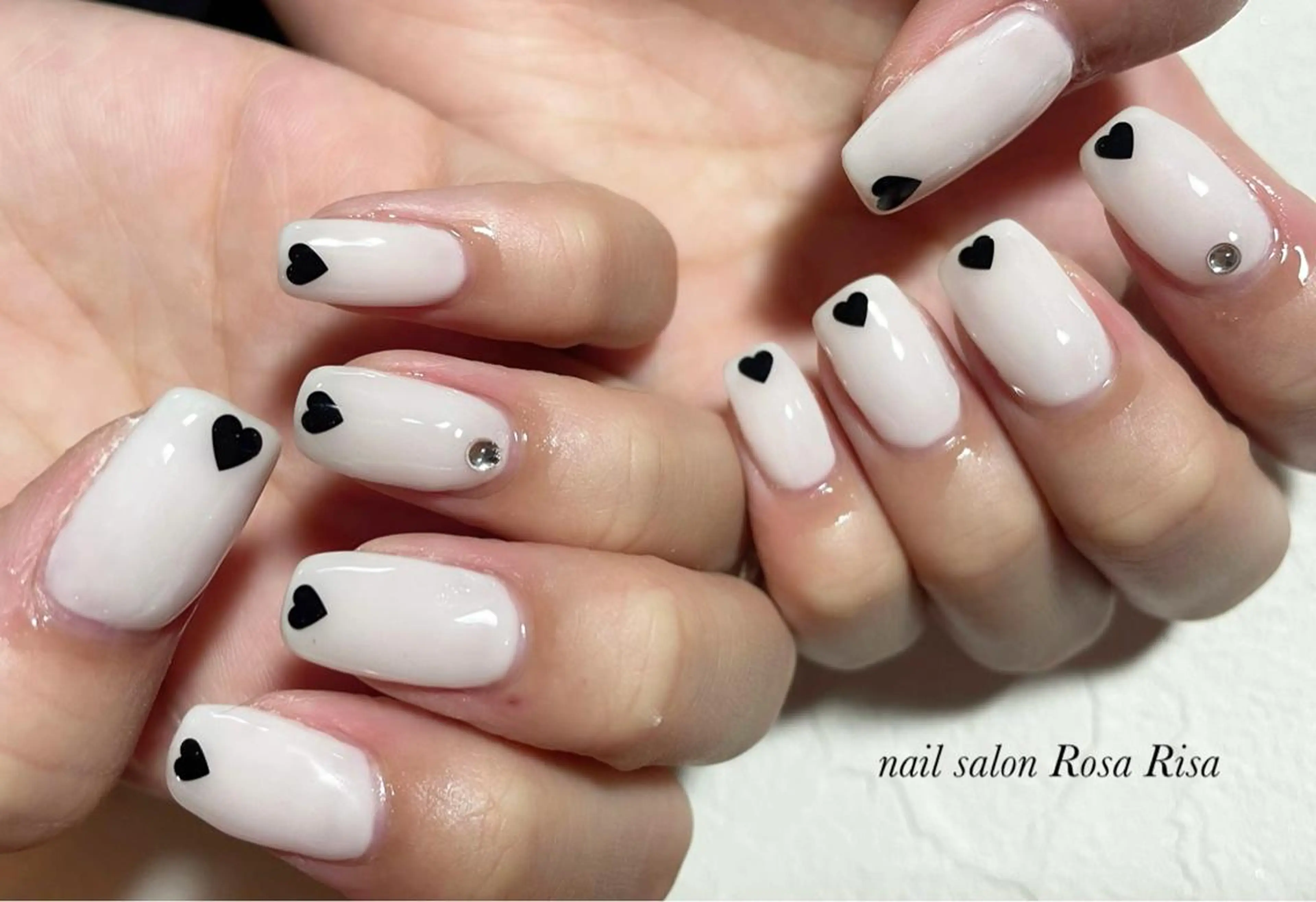 ショート ネイル ホログラムネイル ネイルスタジオ シェイクユアハンズのネイルデザイン