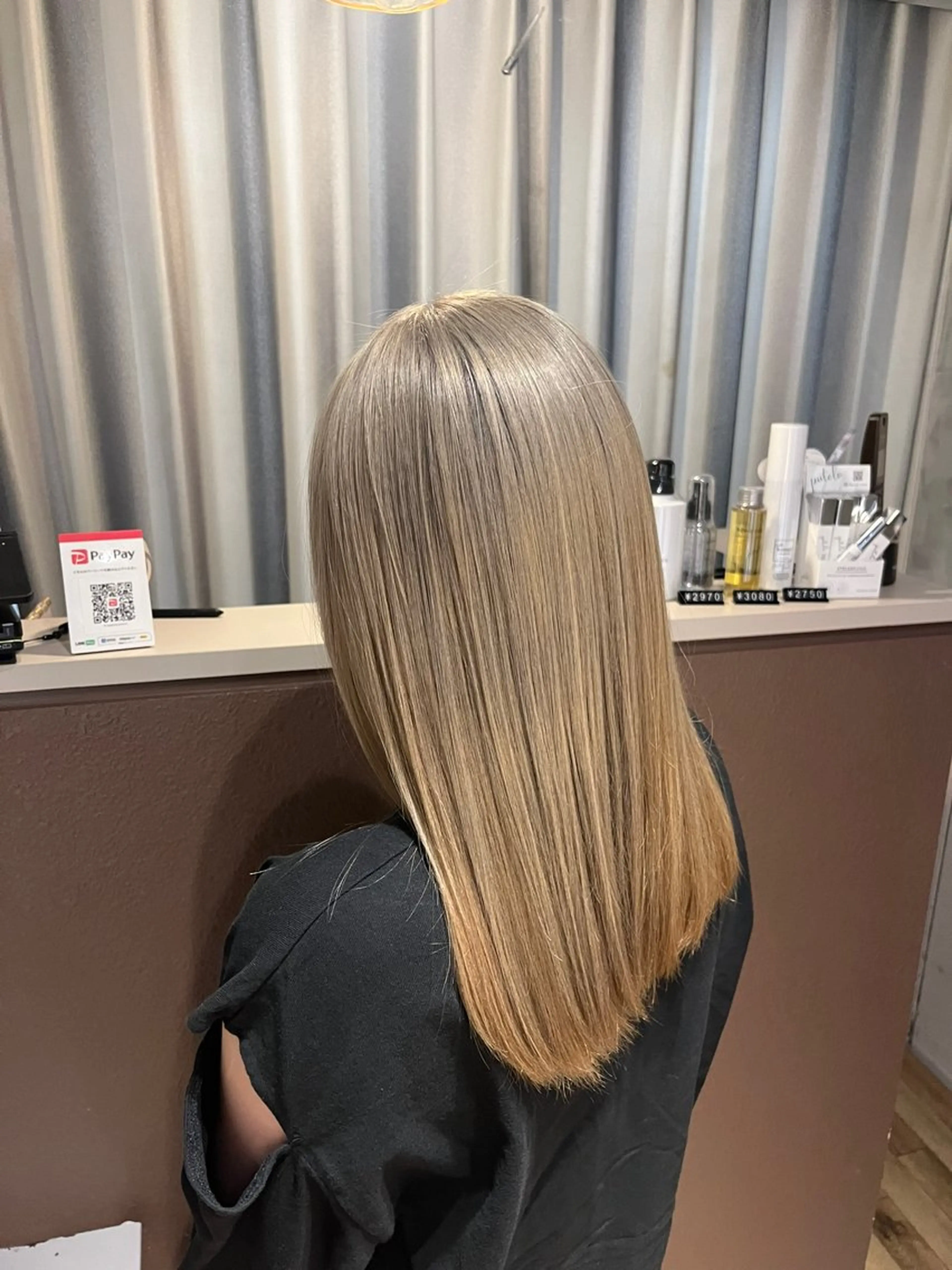 カラー ベージュカラー ブリーチ ホワイトベージュ 相宮 優羽のヘアスタイル