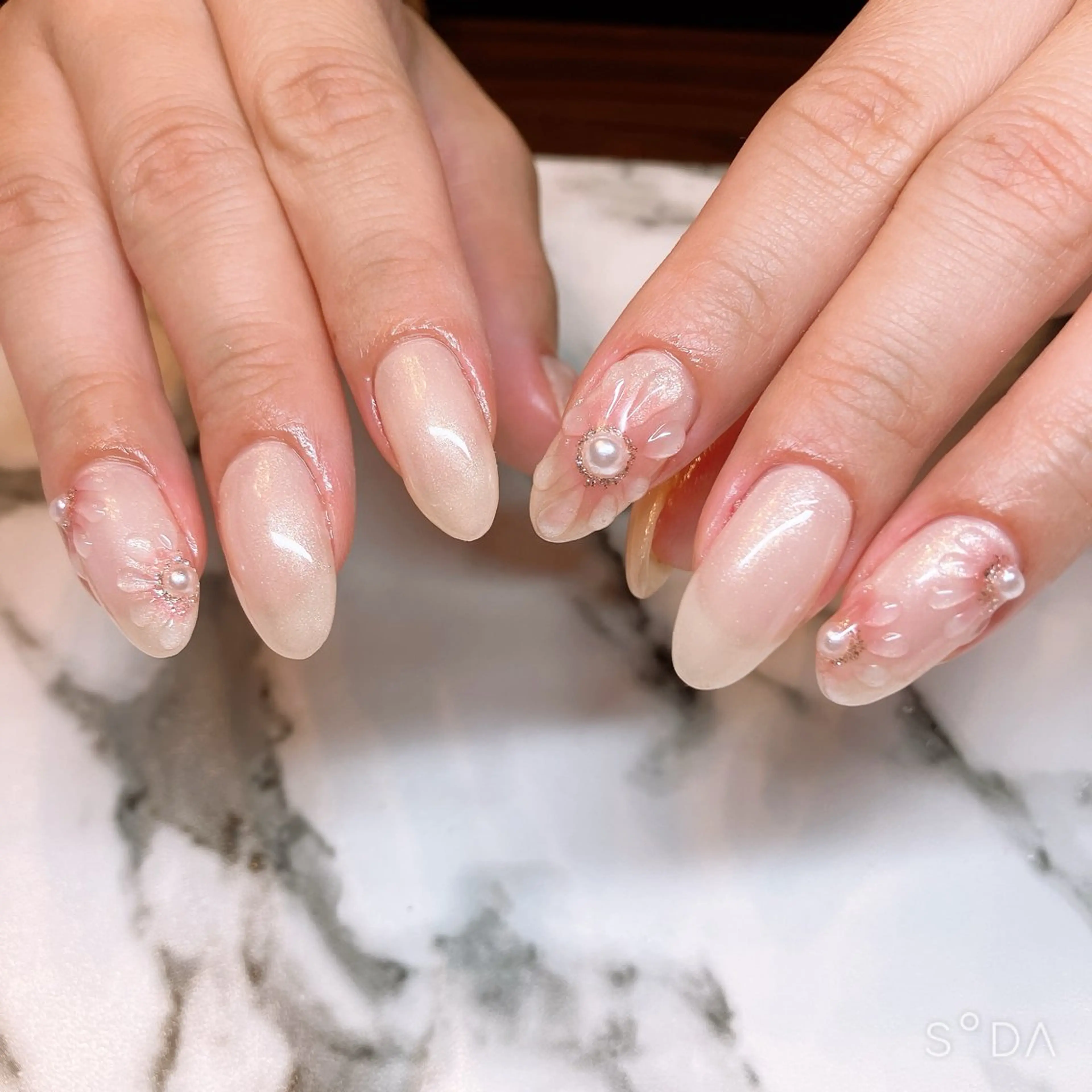 ネイル フラワーネイル ロングネイル ぷっくりネイル ハンドネイル 酒井 茜のエステ・リラクイメージ