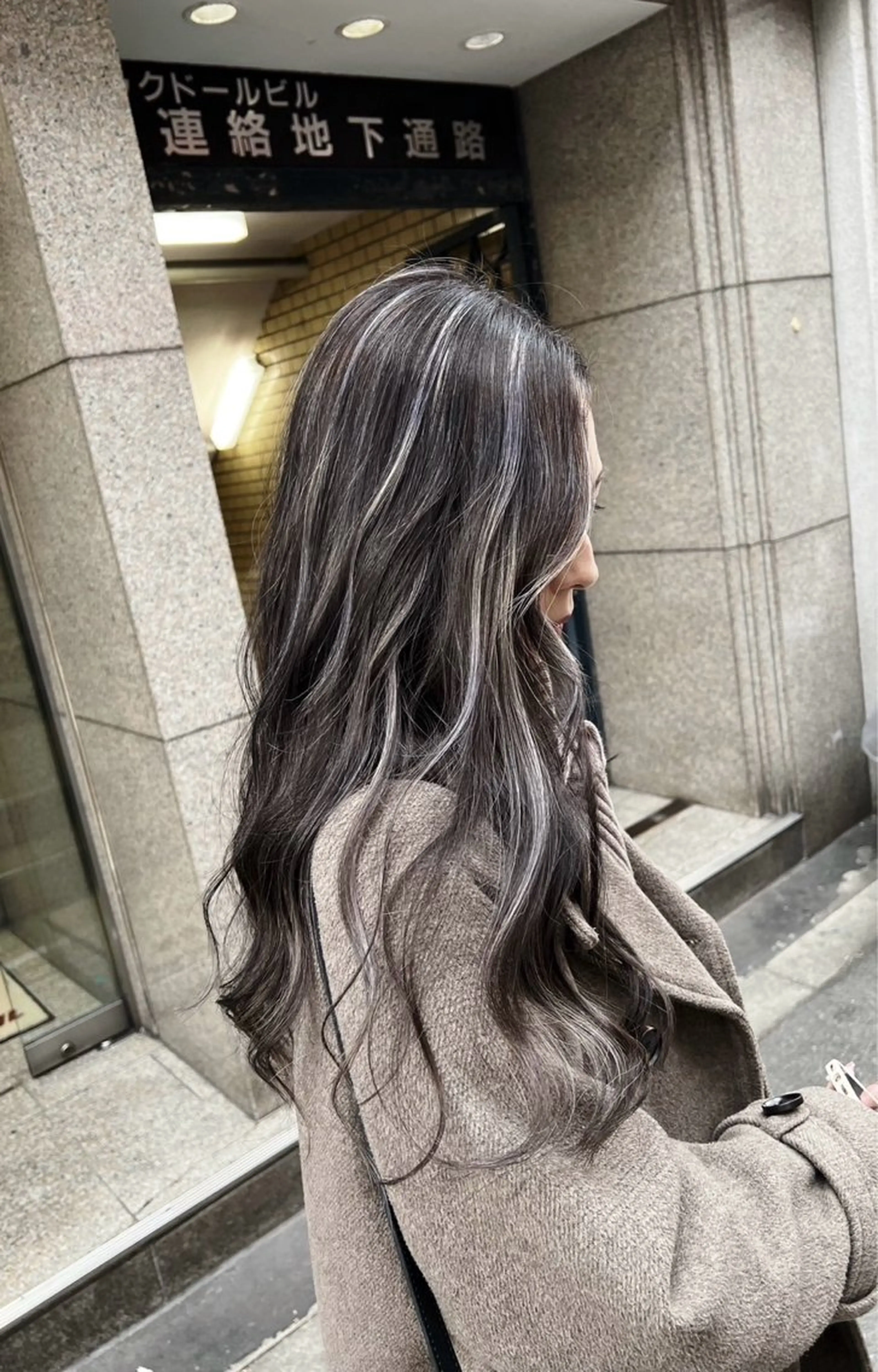 ロング カラー ダークグレー ダークグレージュ グレージュ ハイライトカラー ハイライト ヘアカラー トリートメント ROBIN所属・指名数No.1 /NAOYAのヘアスタイル