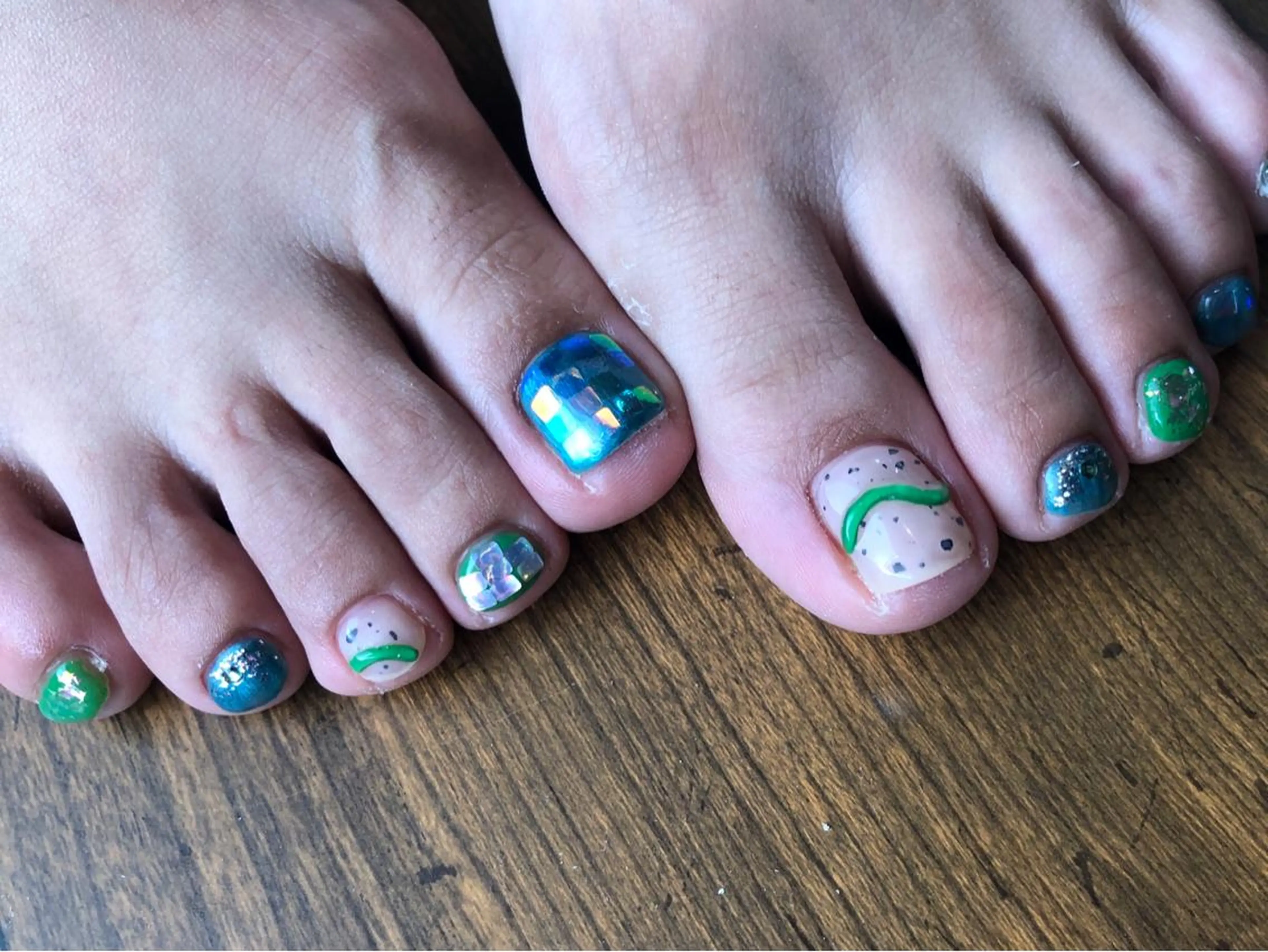 ネイル LUANA 里菜のネイルデザイン