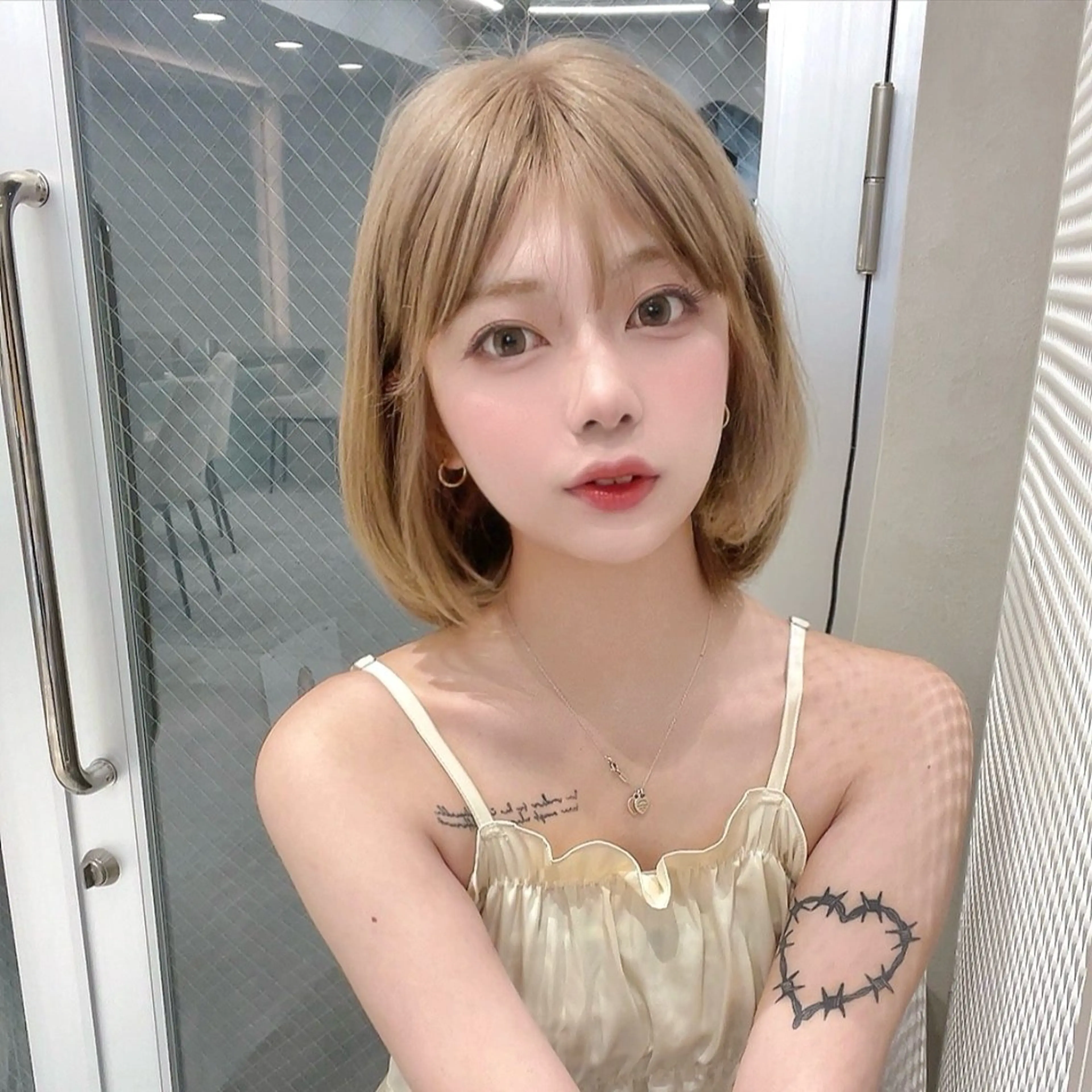 ミディアム カラー 切りっぱなしボブ ボブレイヤー アッシュ アッシュブラウン ベージュカラー ボブ/髪質改善 jionのヘアスタイル