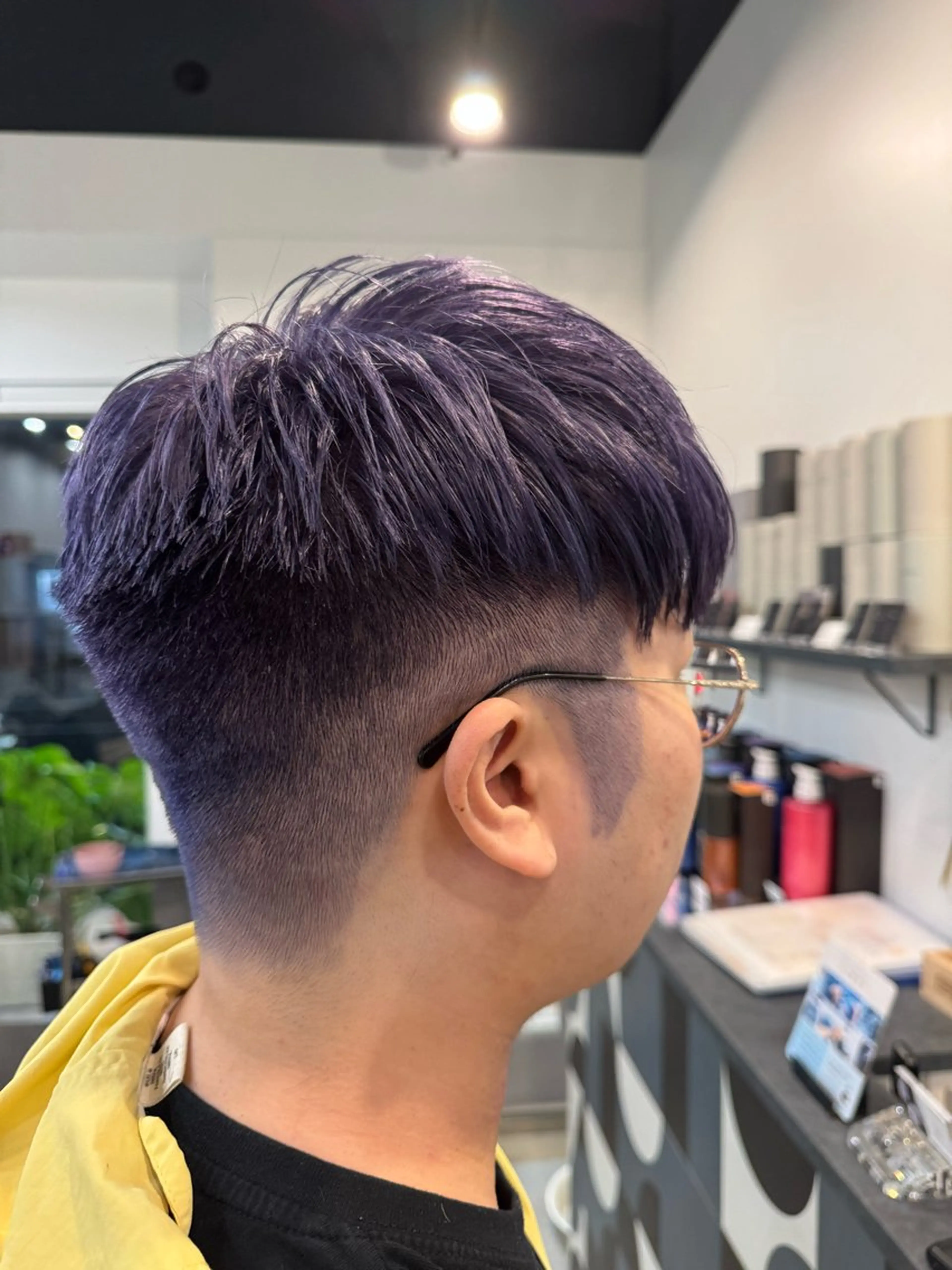 ショート カラー メンズ メンズブリーチ ブリーチ ブルーカラー ブルーラベンダー ラベンダーカラー カット ヘアカラー dog star 関 海斗のヘアスタイル