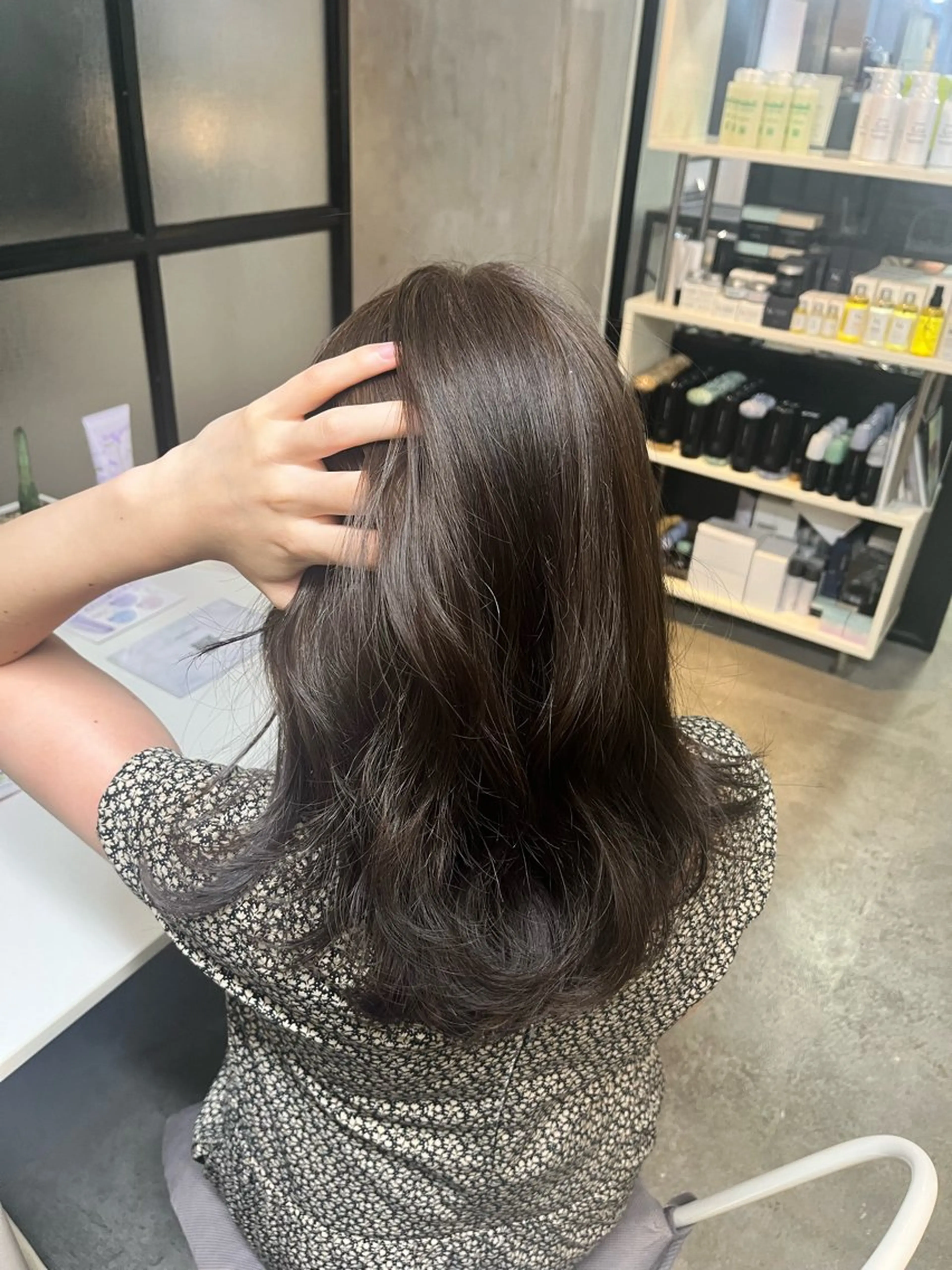 ミディアム カラー 透明感カラー グレージュ ヘアカラー 髪質改善／縮毛矯正 関根青葉のヘアスタイル