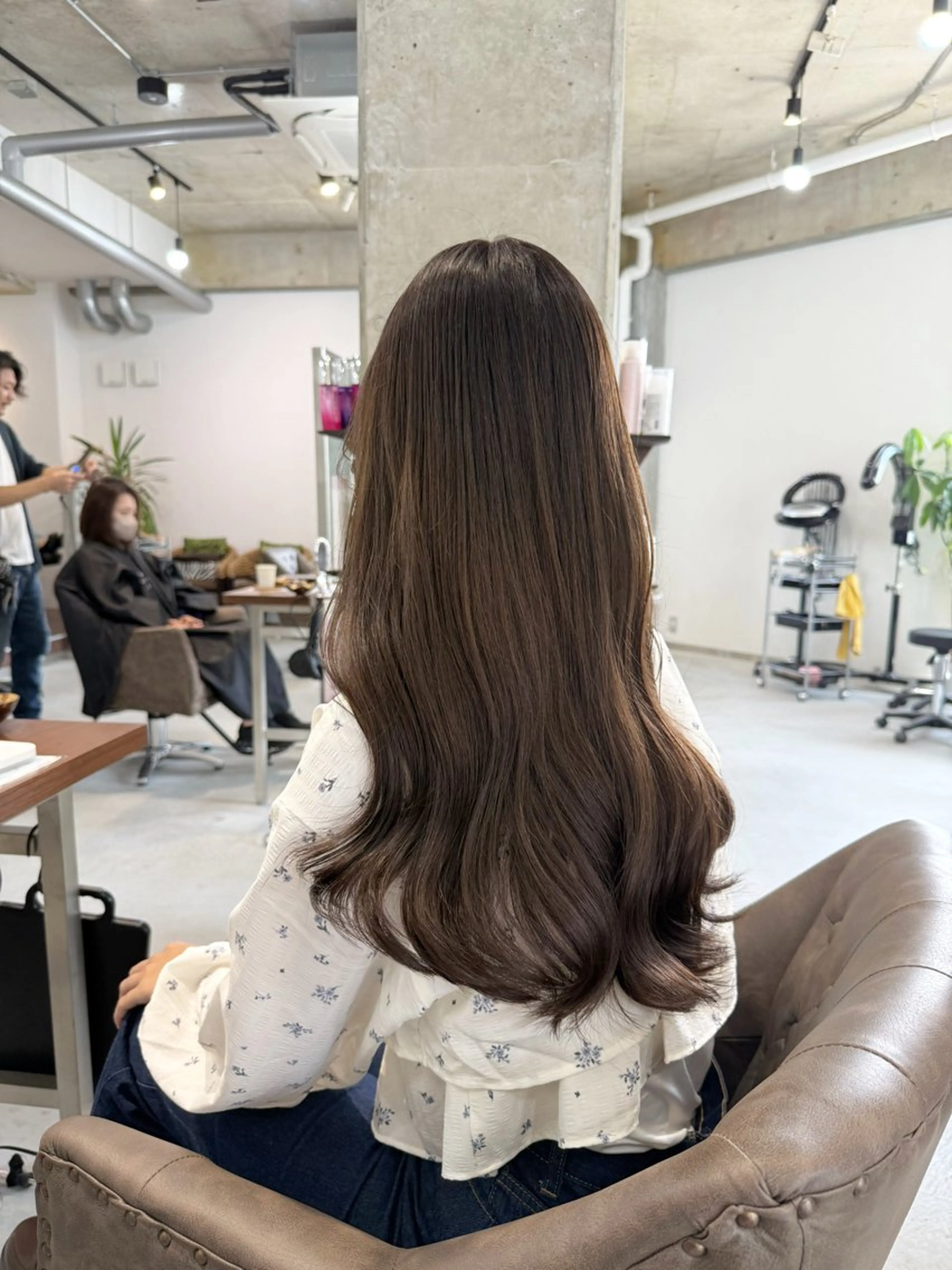 ロング カラー ベージュカラー オリーブベージュ カット ヘアカラー トリートメント カイリ /レイヤーカットのヘアスタイル