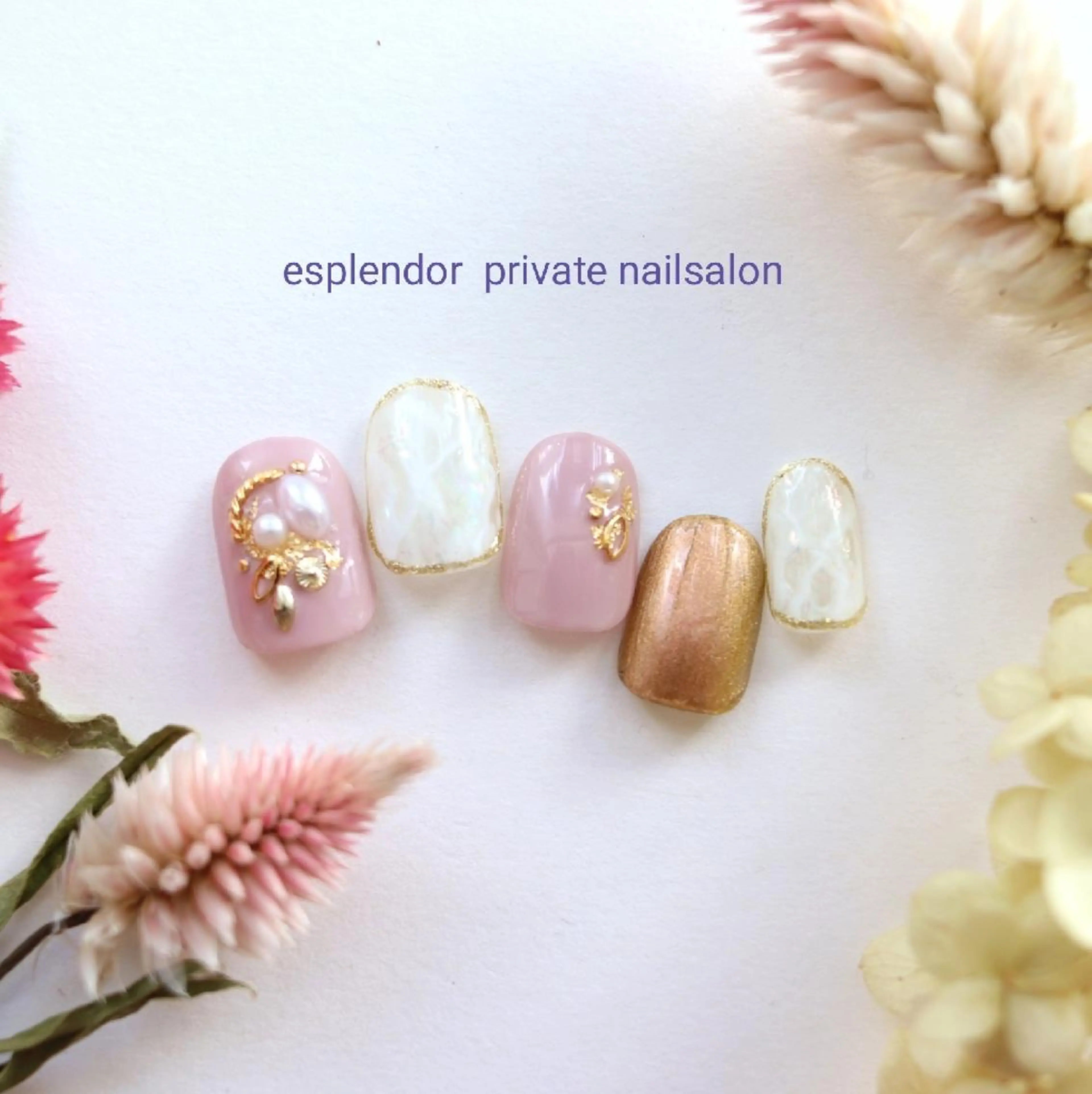 ネイル ゴールド ニュアンスネイル esplendor  エスプレンドル所属・esplendor  小野寺のネイルデザイン