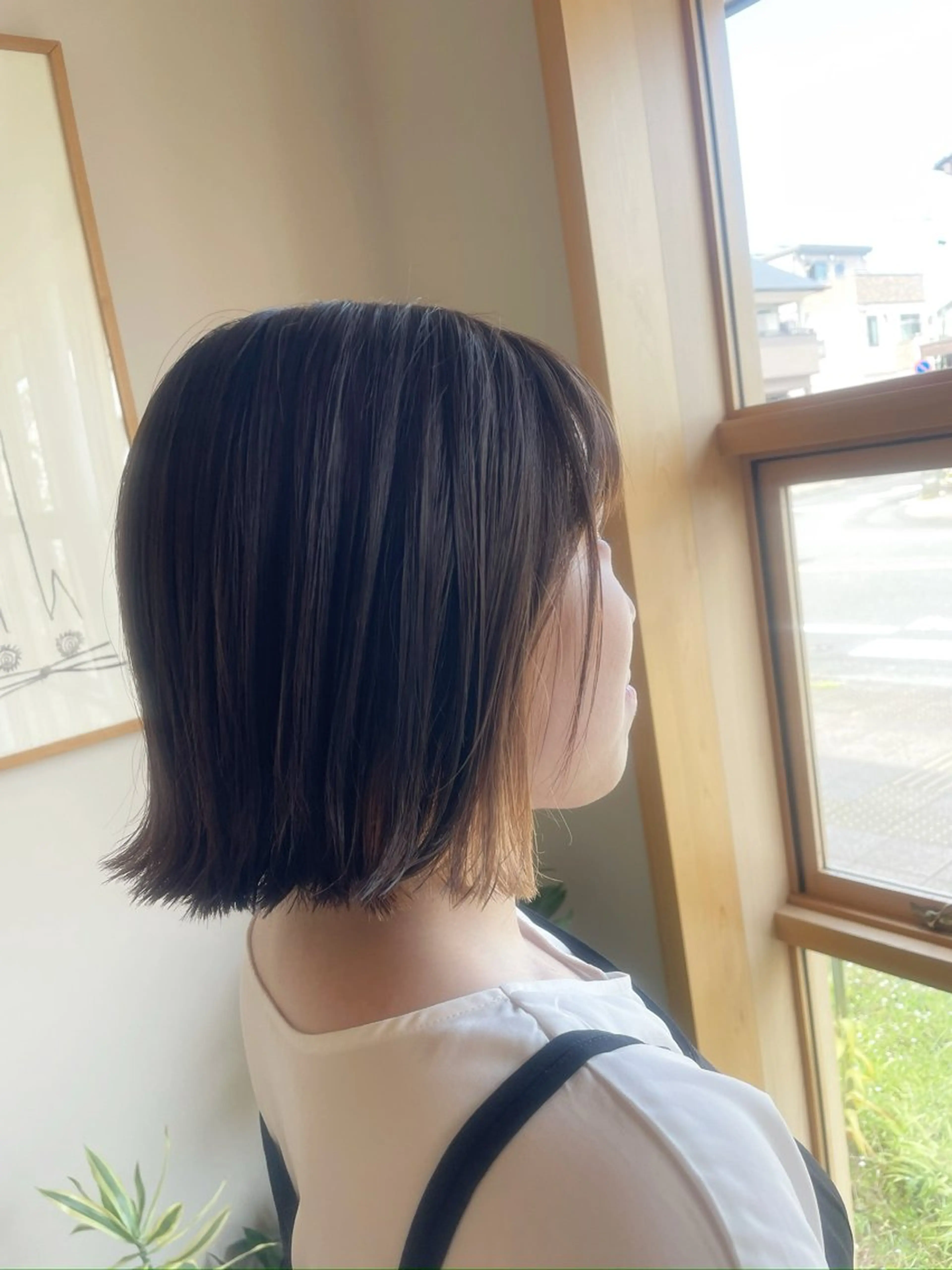 ショート カラー ベージュカラー インナーカラー ボブ 伊東 咲織のヘアスタイル