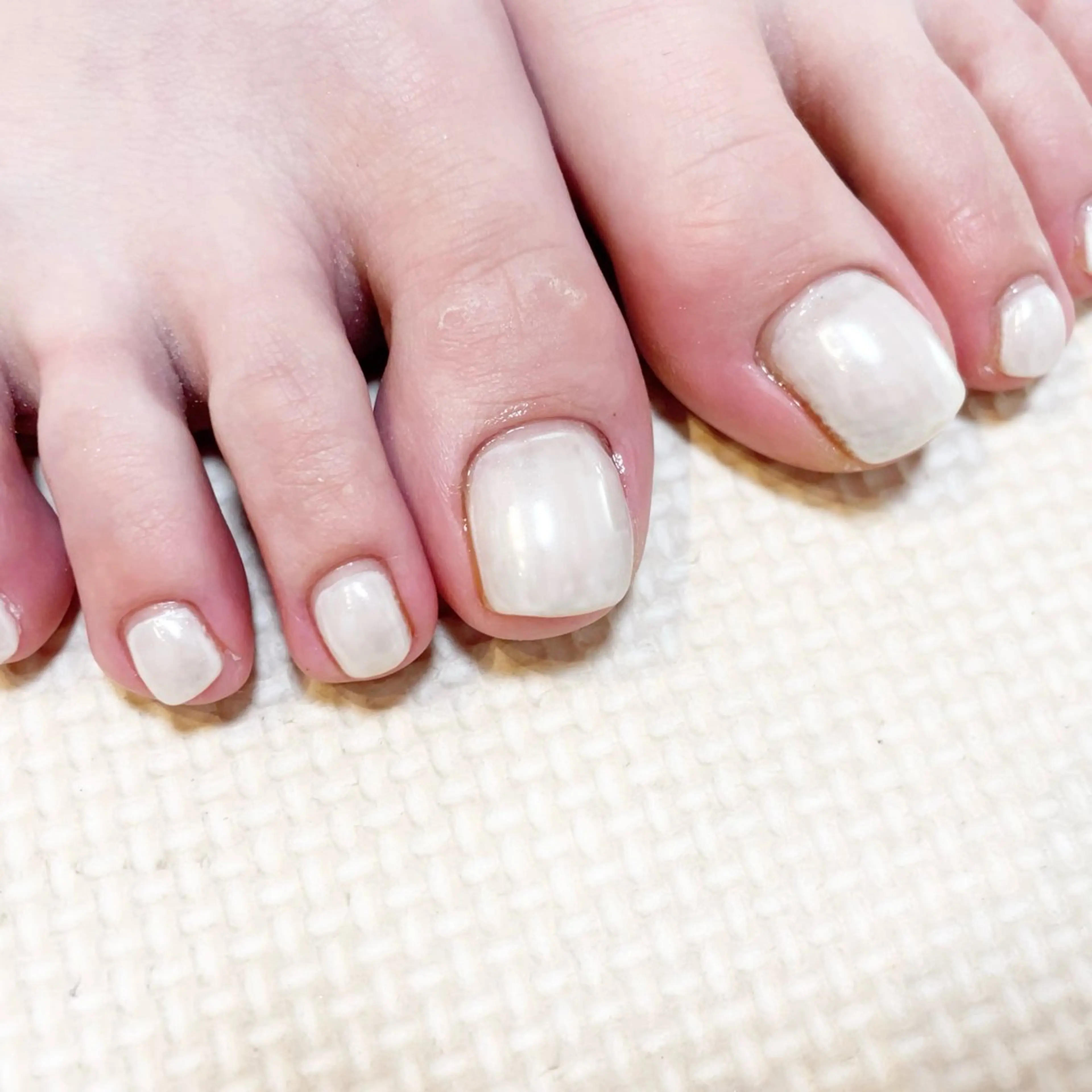 ネイル フットネイル manis .のネイルデザイン