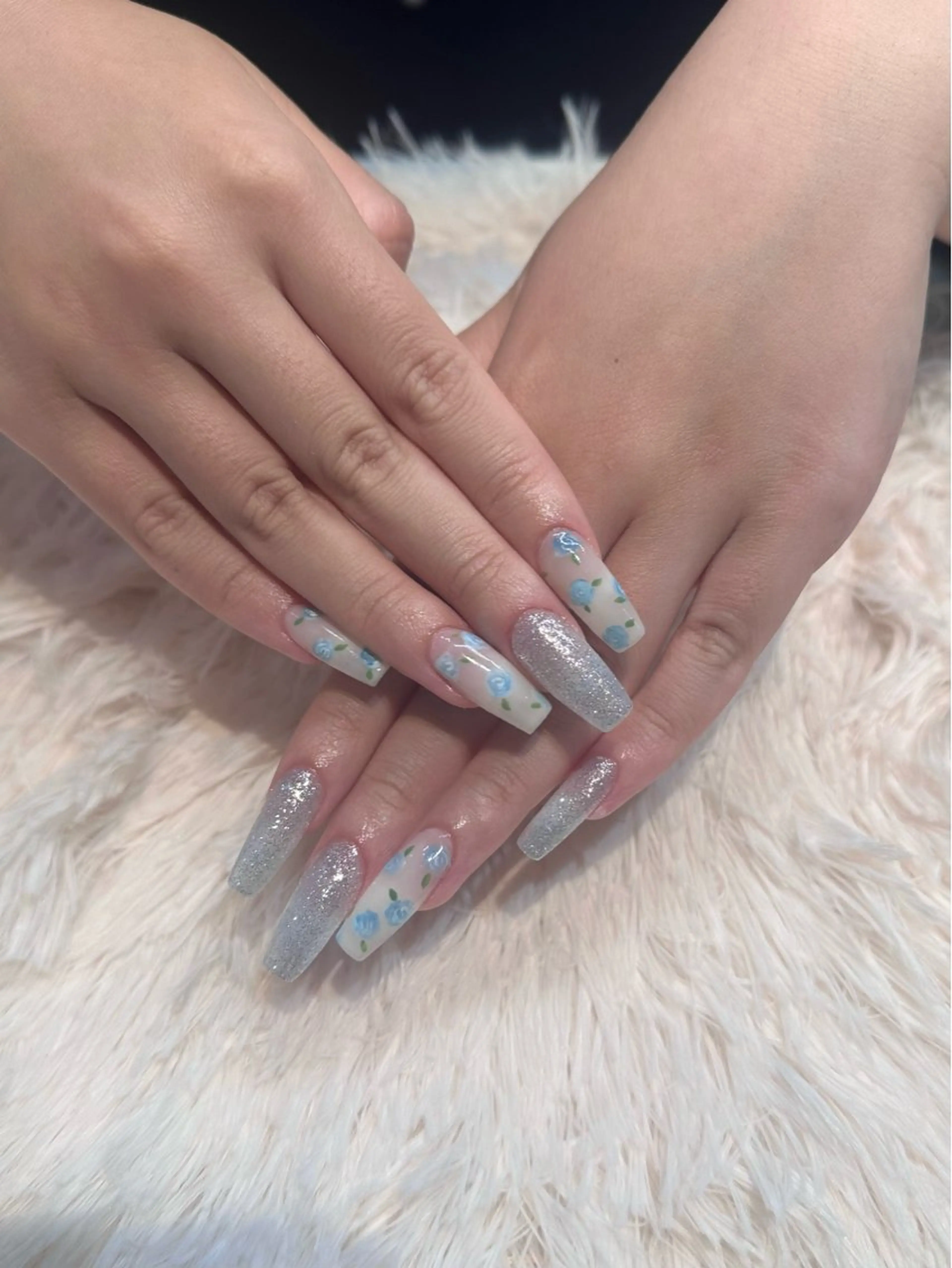 ネイル 岸 柚花のネイルデザイン