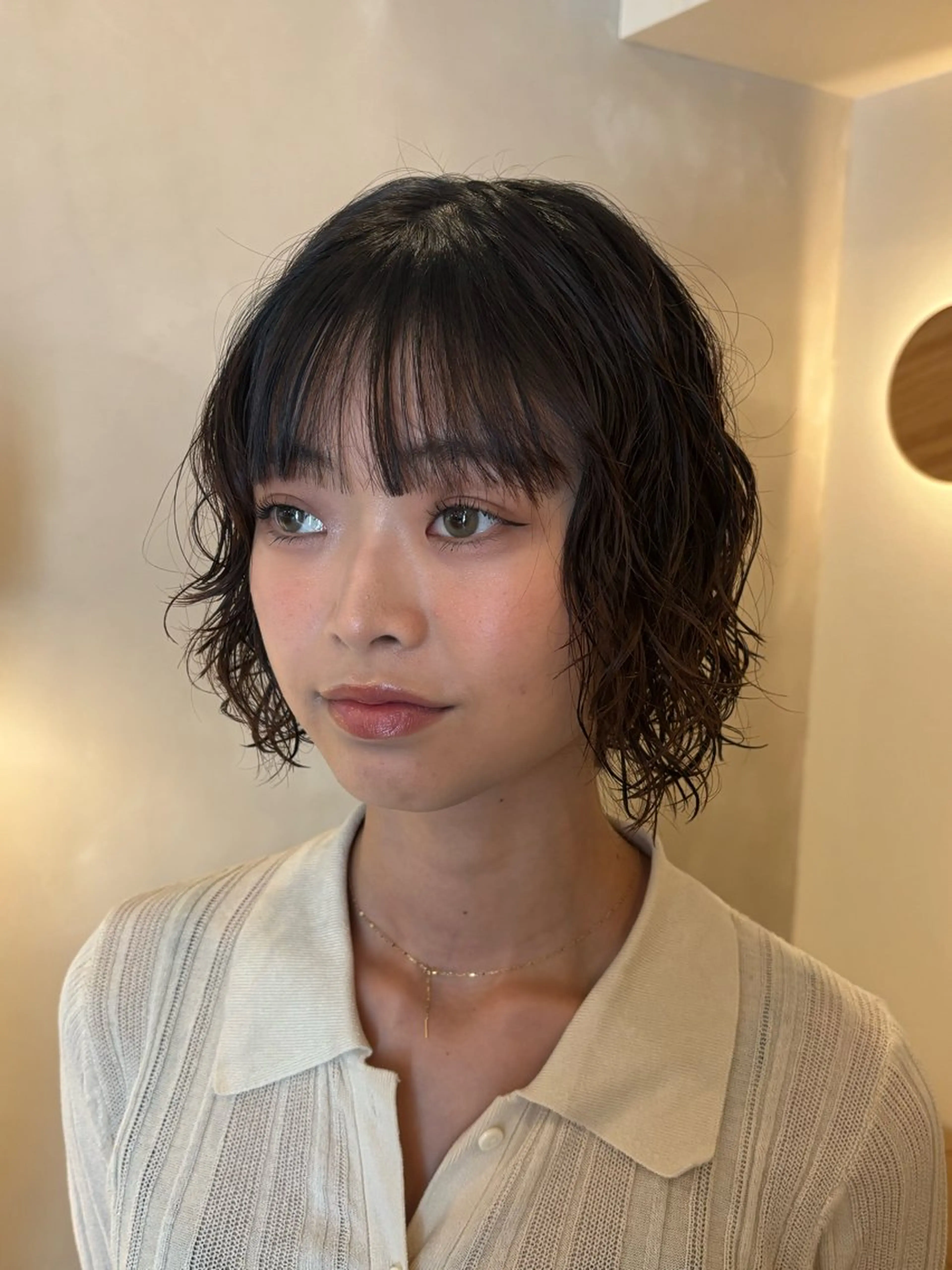 ミディアム パーマ ミディアムパーマ ボブ カット パーマ シンバヒナノ/パーマ レイヤー/髪質改善のヘアスタイル