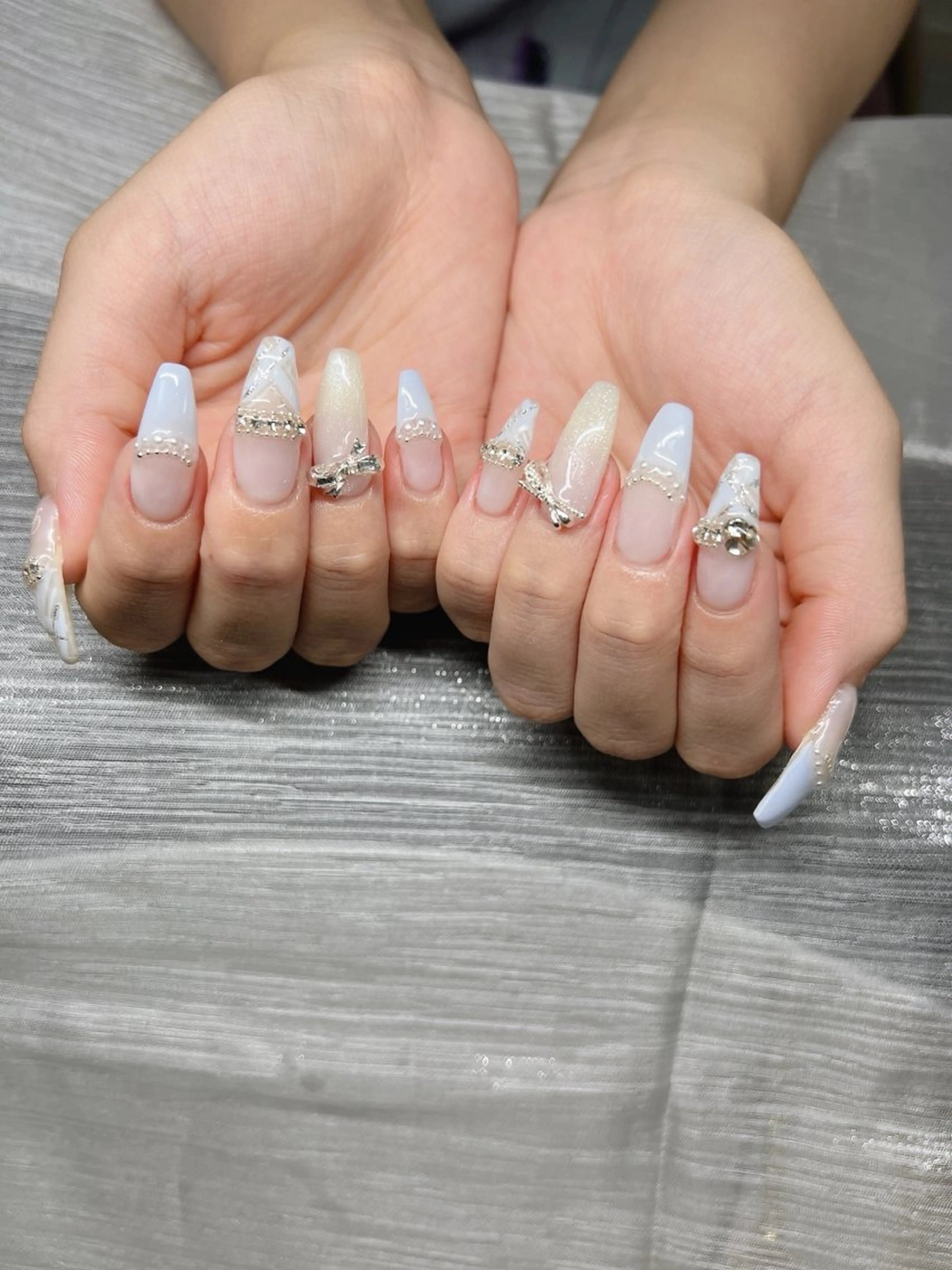 ネイル オーロラネイル チークネイル 長さ出し フットネイル フレンチネイル ハンドネイル Lee Nailsのネイルデザイン