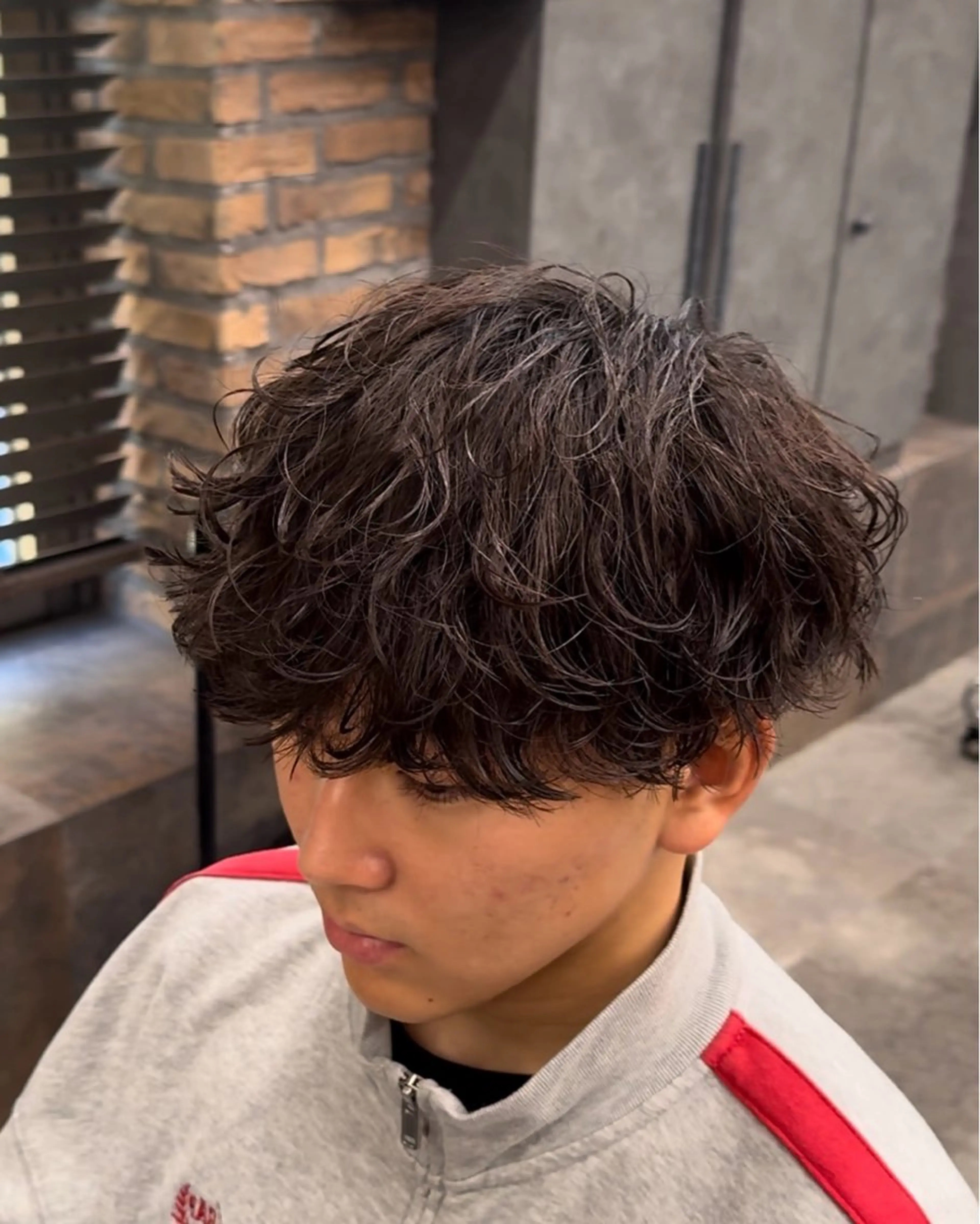 パーマ メンズ カット パーマ シャドウ/フェザー 朝崎倭斗のヘアスタイル