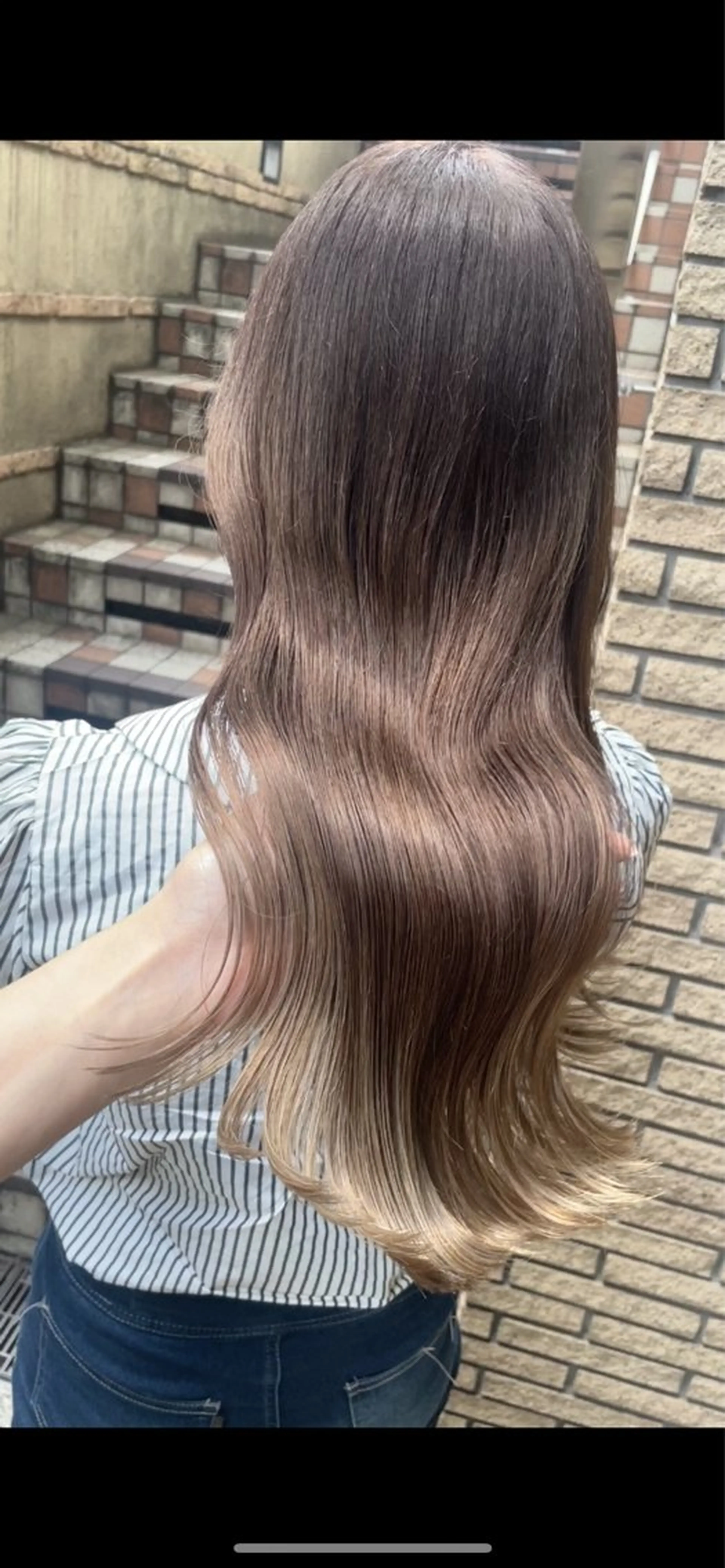 ロング カラー ベージュカラー ブリーチ デザインカラー グラデーションカラー カット ヘアカラー トリートメント ご新規様限定 透明感カラーKANAのヘアスタイル