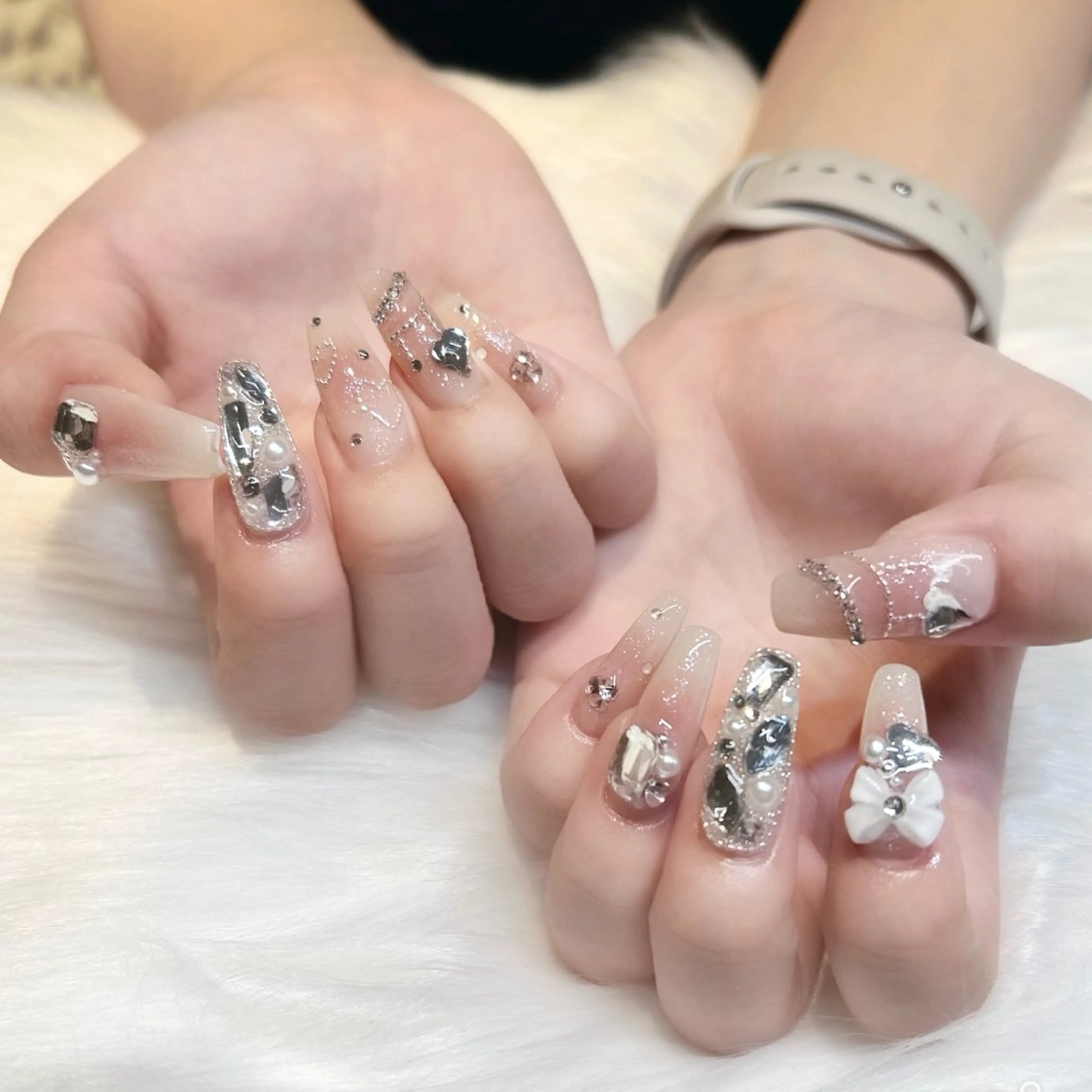 ネイル チークネイル ガーリー ハート キラキラネイル リボン ハンドネイル ぷりゅねる 心斎橋のネイルデザイン