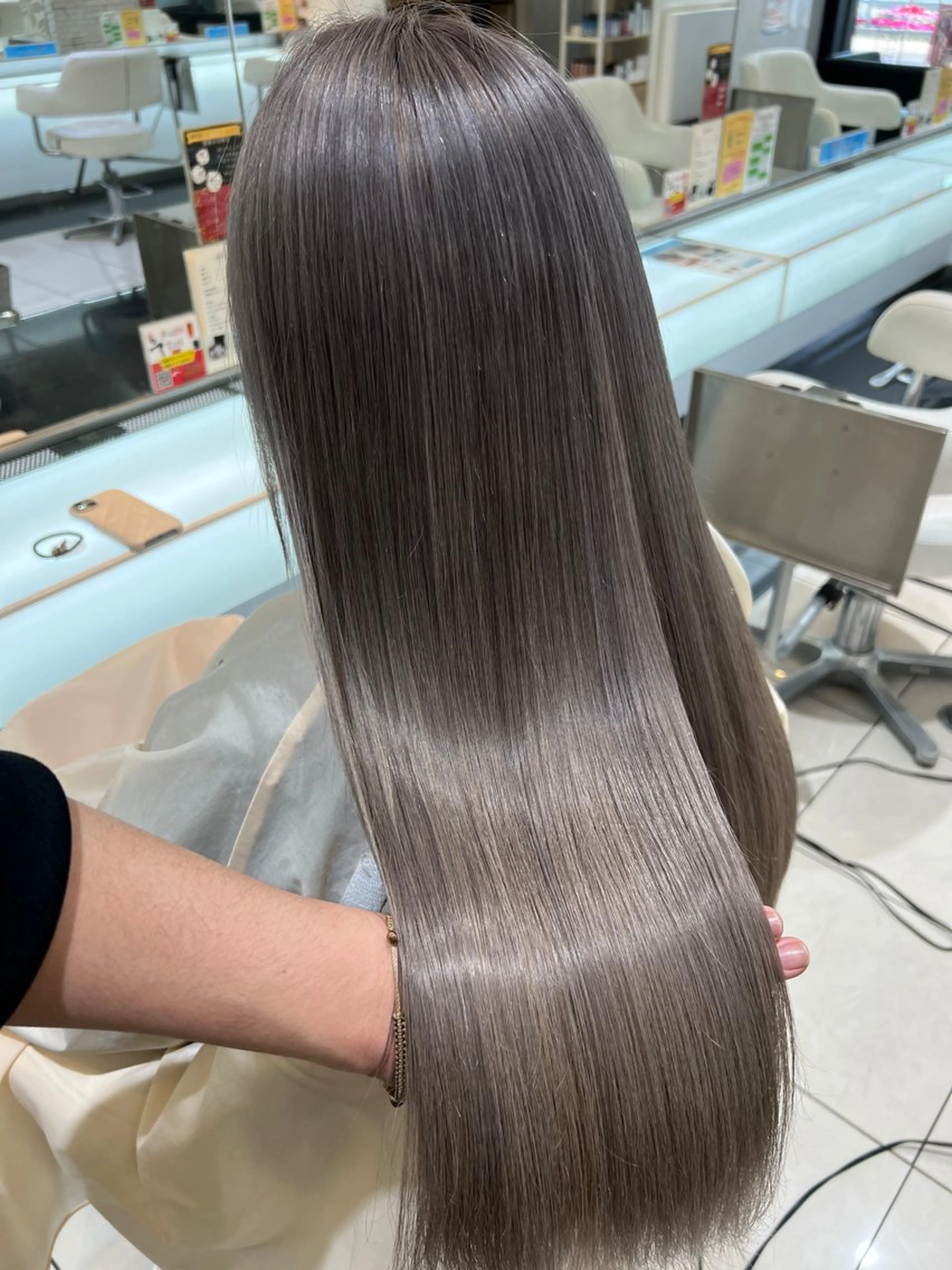 ロング 赤み消しカラー /透明感カラー 上長のヘアスタイル