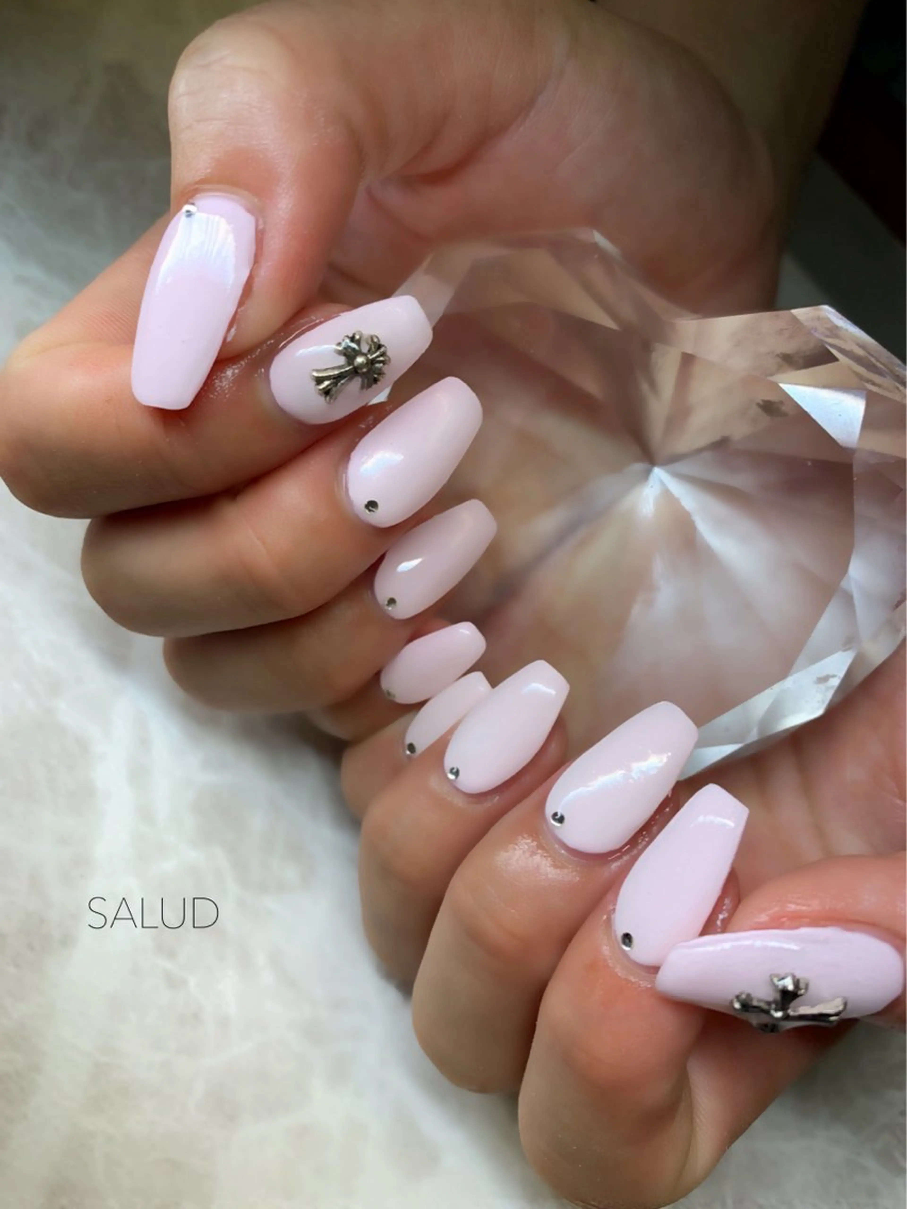 ネイル ストーンネイル ハンドネイル Nail Salon SALUDのネイルデザイン