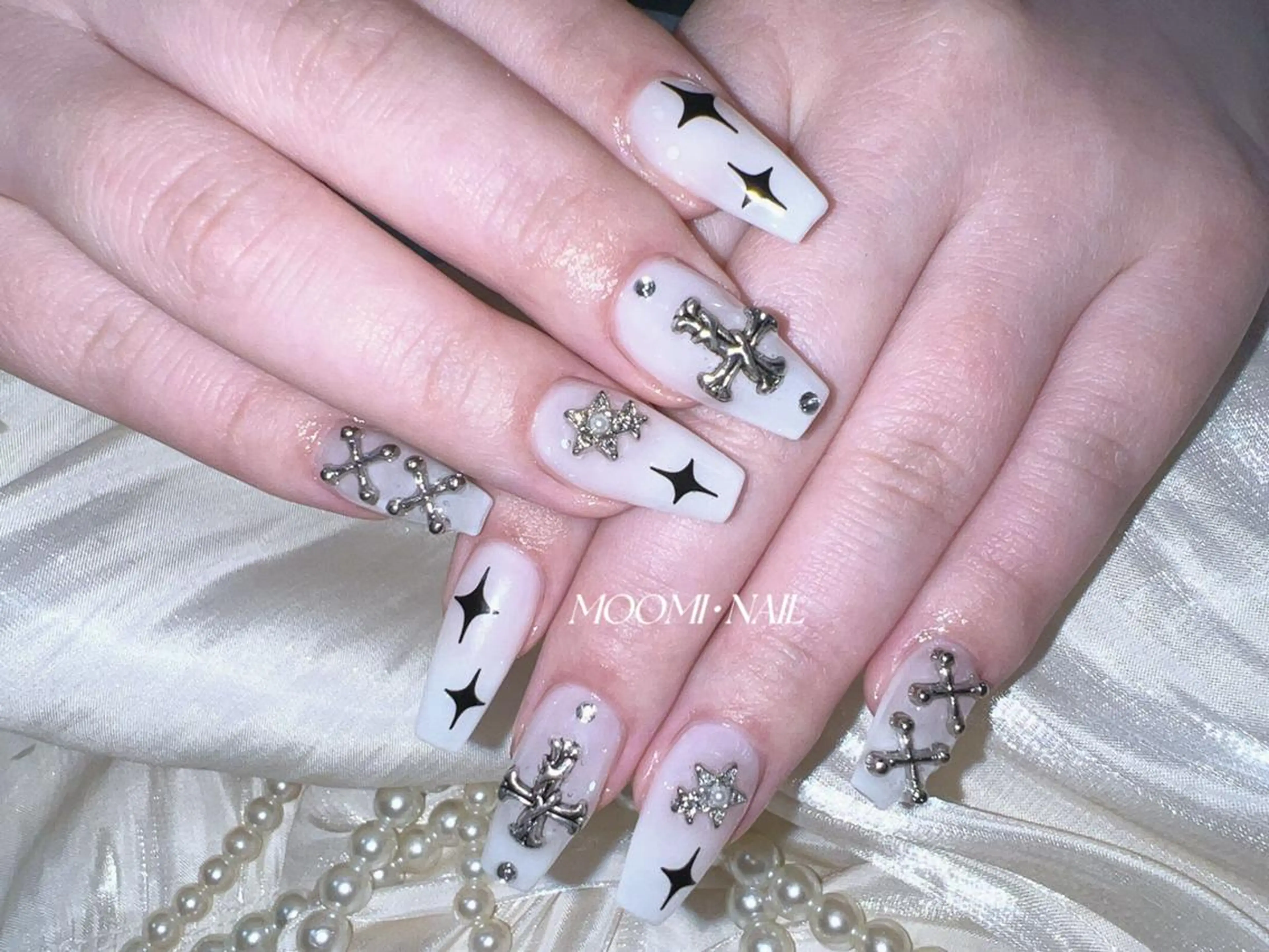 ネイル 長さ出し フレンチネイル ジェルネイル ガラスフレンチ 韓国ネイル ハンドネイル moomi nail スカルプ専門のネイルデザイン