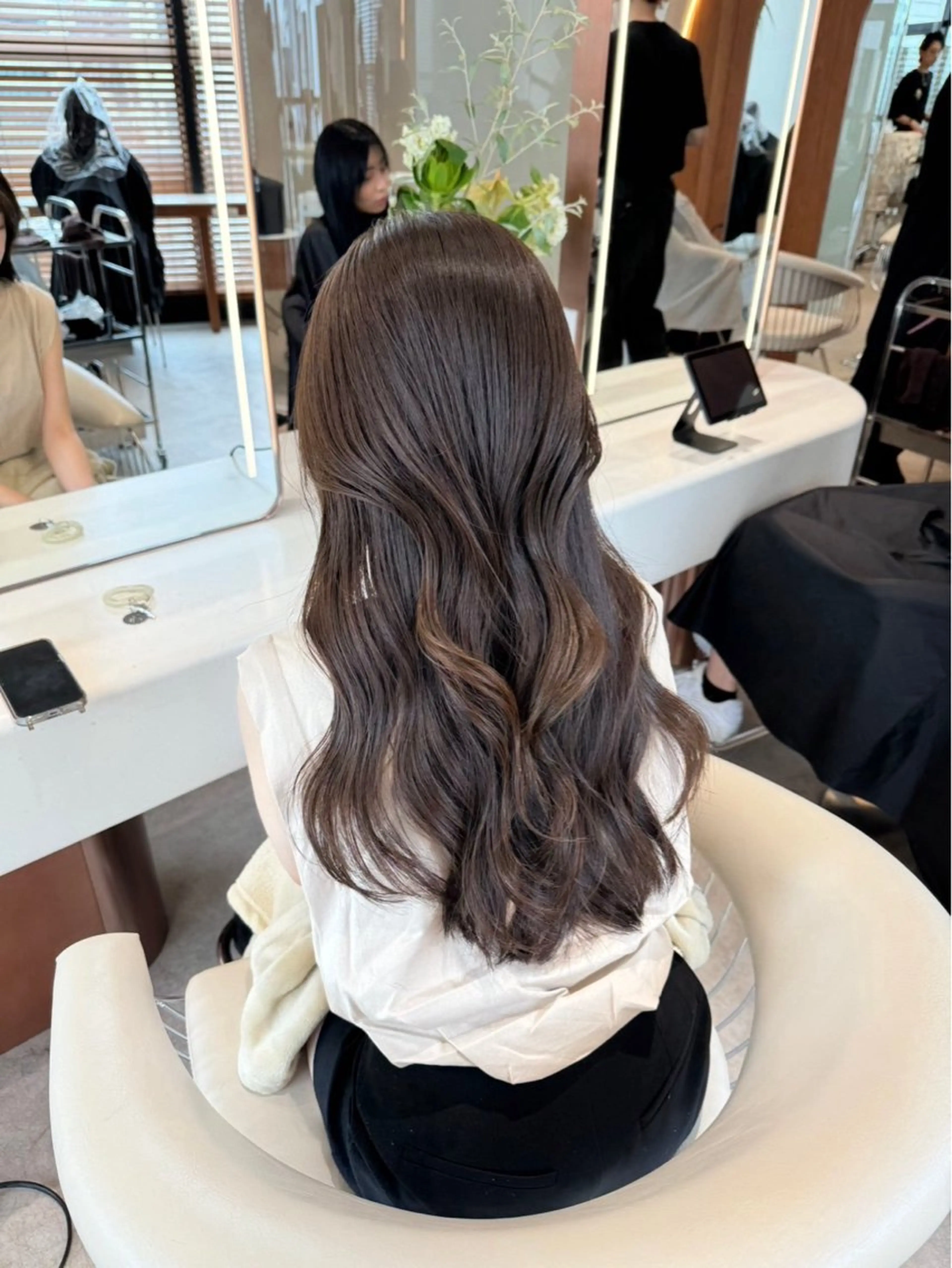 ロング ヘアカラー トリートメント 渋谷／透明感カラー kuttiのヘアスタイル