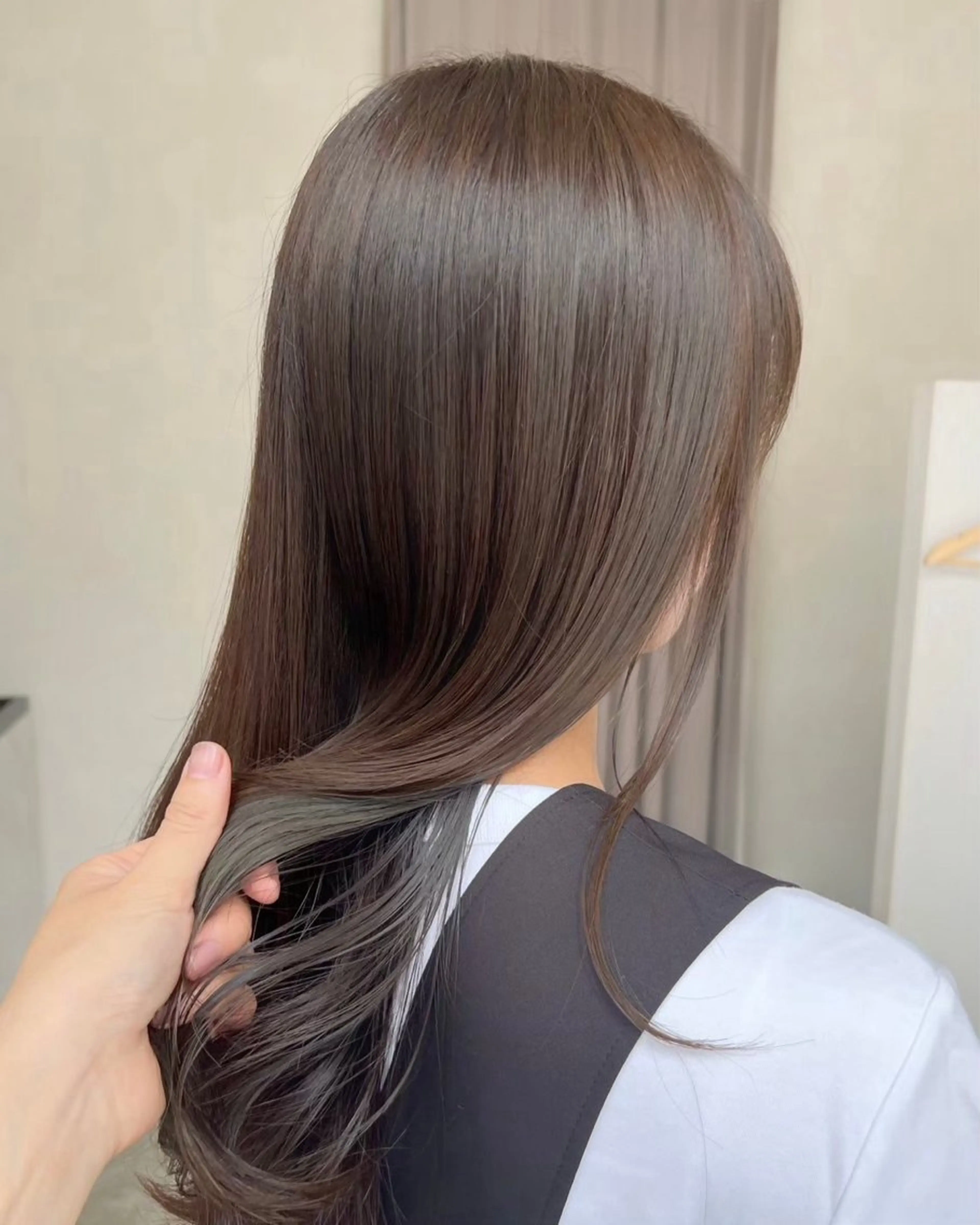 セミロング カラー 透明感カラー 羽根 ひよりのヘアスタイル