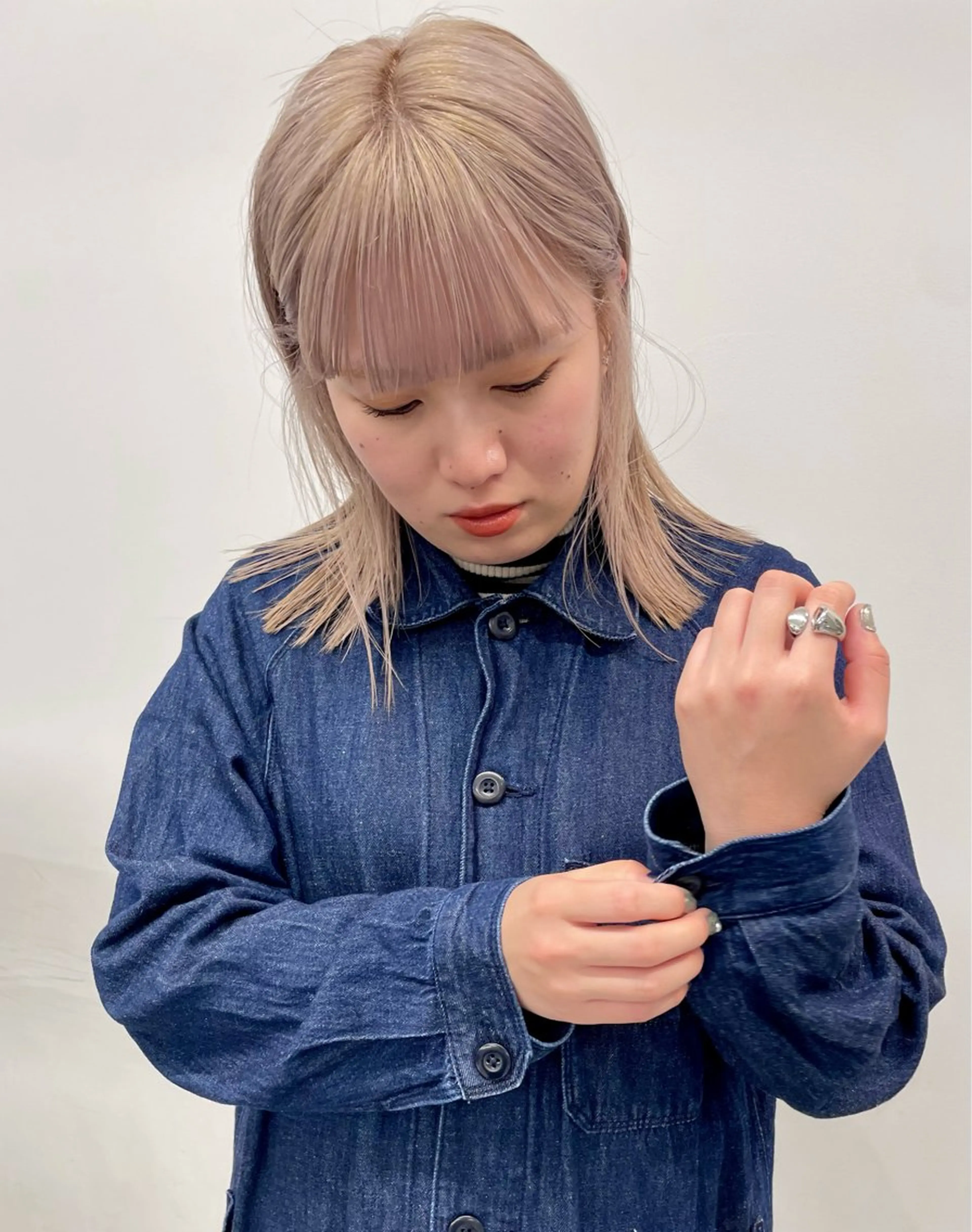 ミディアム オカモト ミユウのヘアスタイル