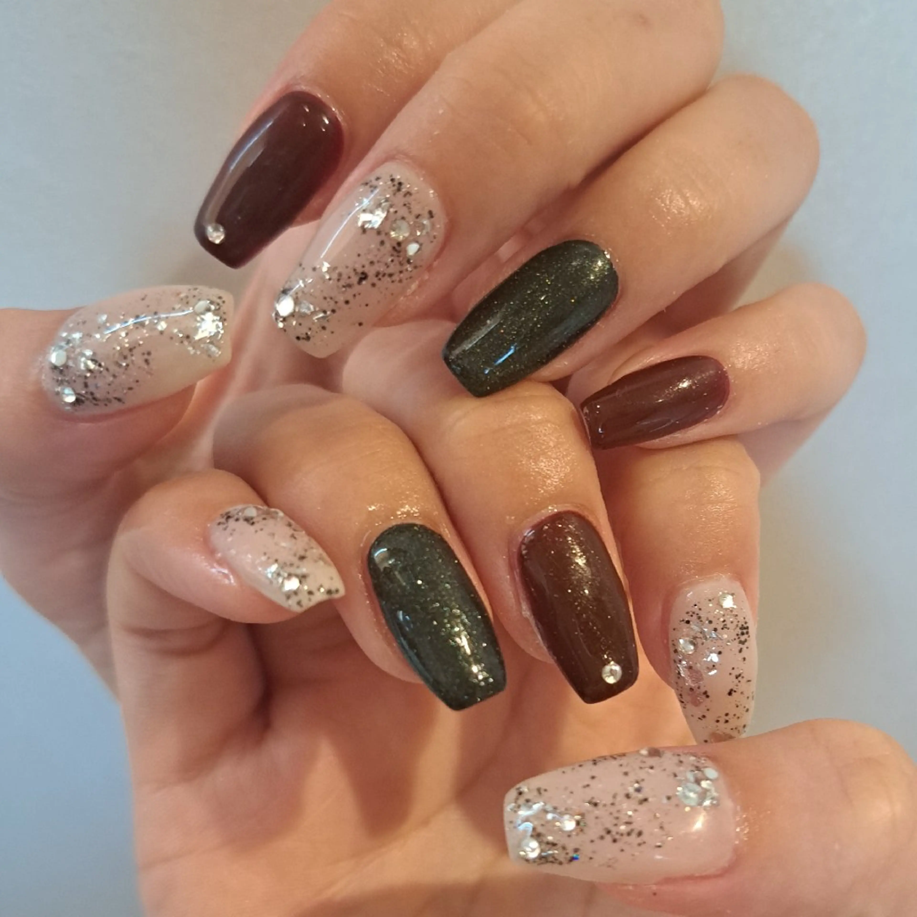 ネイル アートネイル ボルドー ジェルネイル グリーン 持ち込み ハンドネイル Nail mood デザイン持ち込みokのネイルデザイン