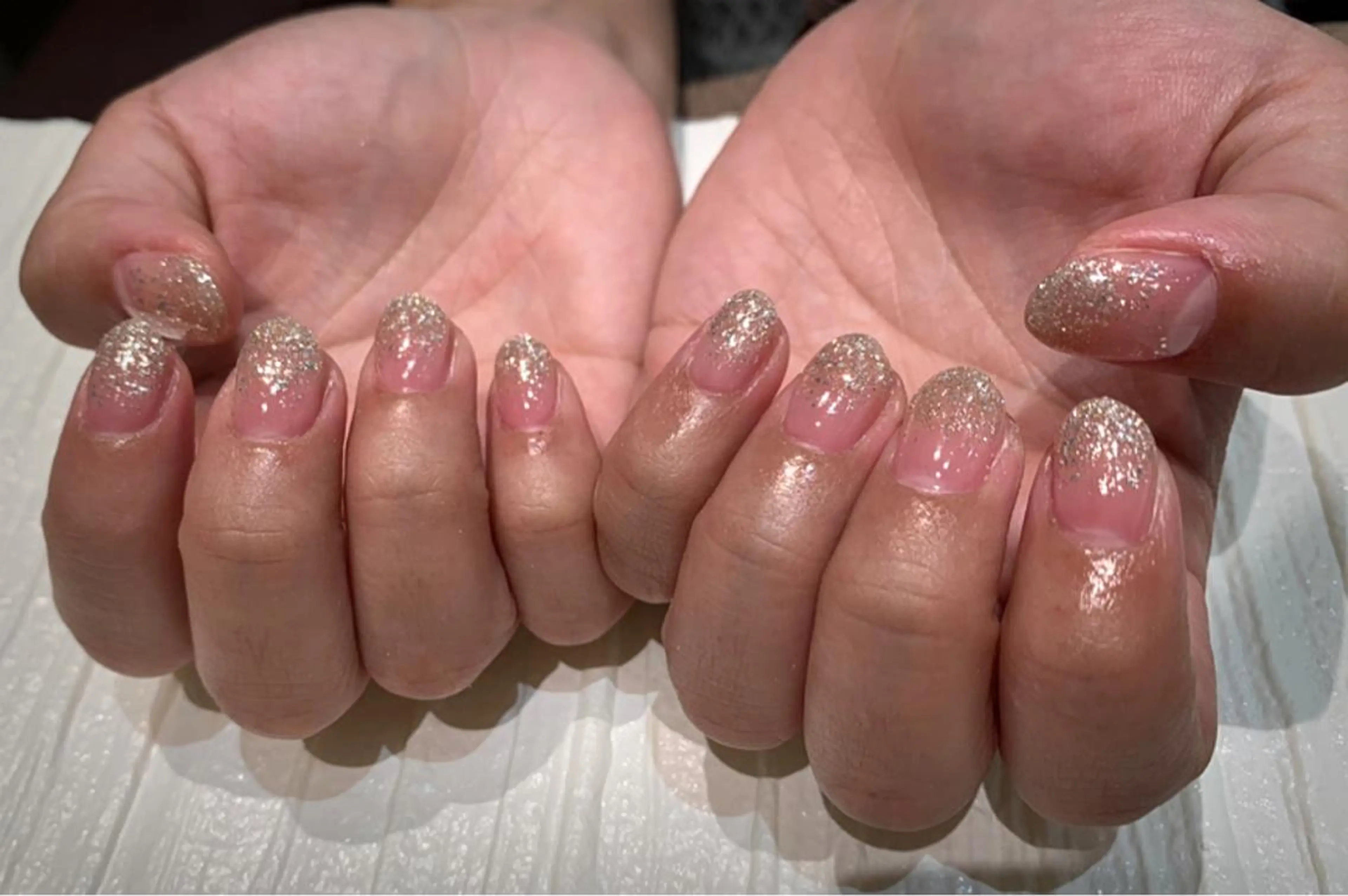 ネイル グラデーション ラメ(グリッター) ラメグラデーション シルバー nailAVANCE akariのネイルデザイン
