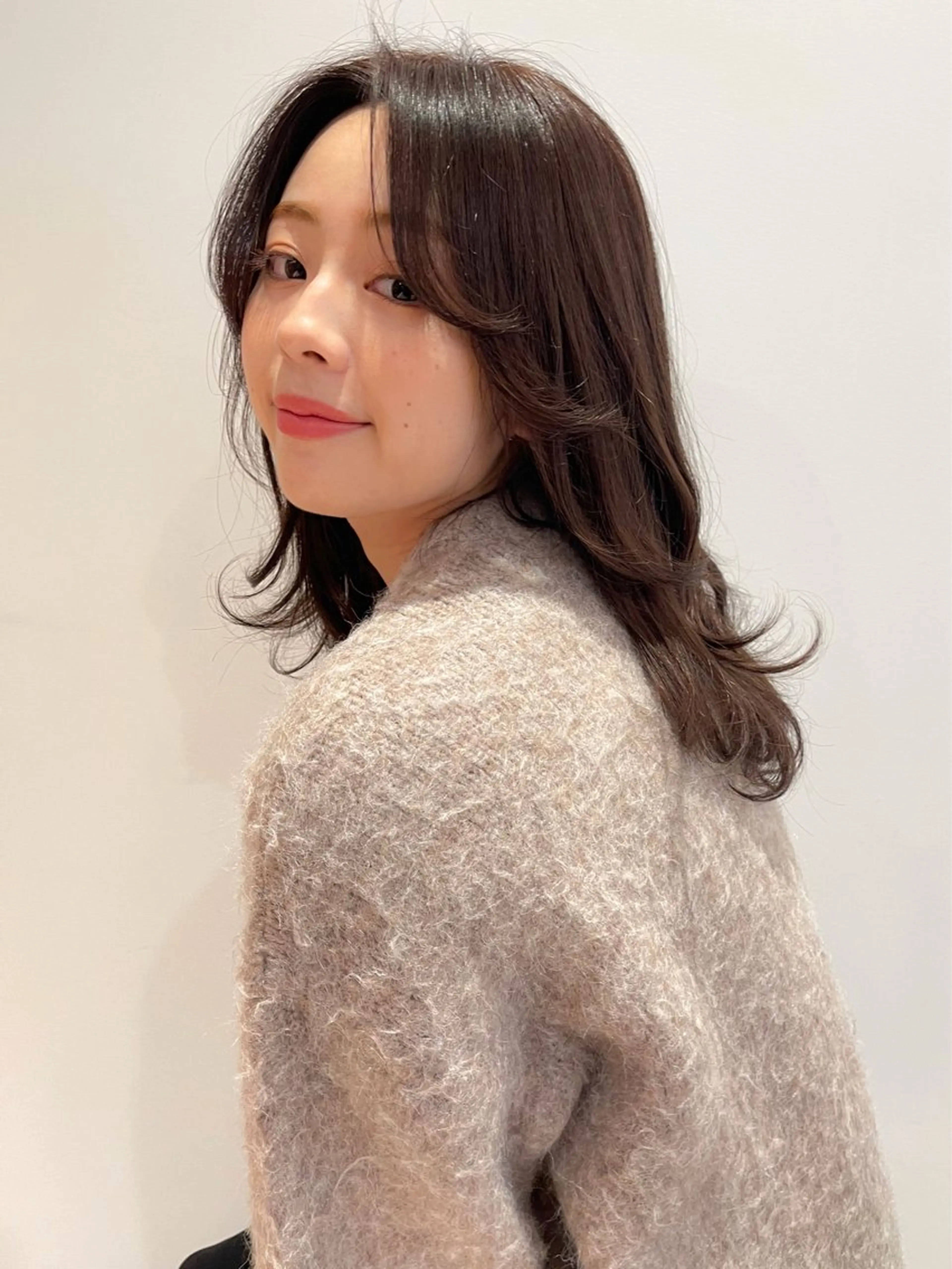 セミロング レイヤーカット カット パーマ VIVIE【ヴィヴィ】所属・髪質改善/韓国風 レイヤー/田村祐樹のヘアスタイル