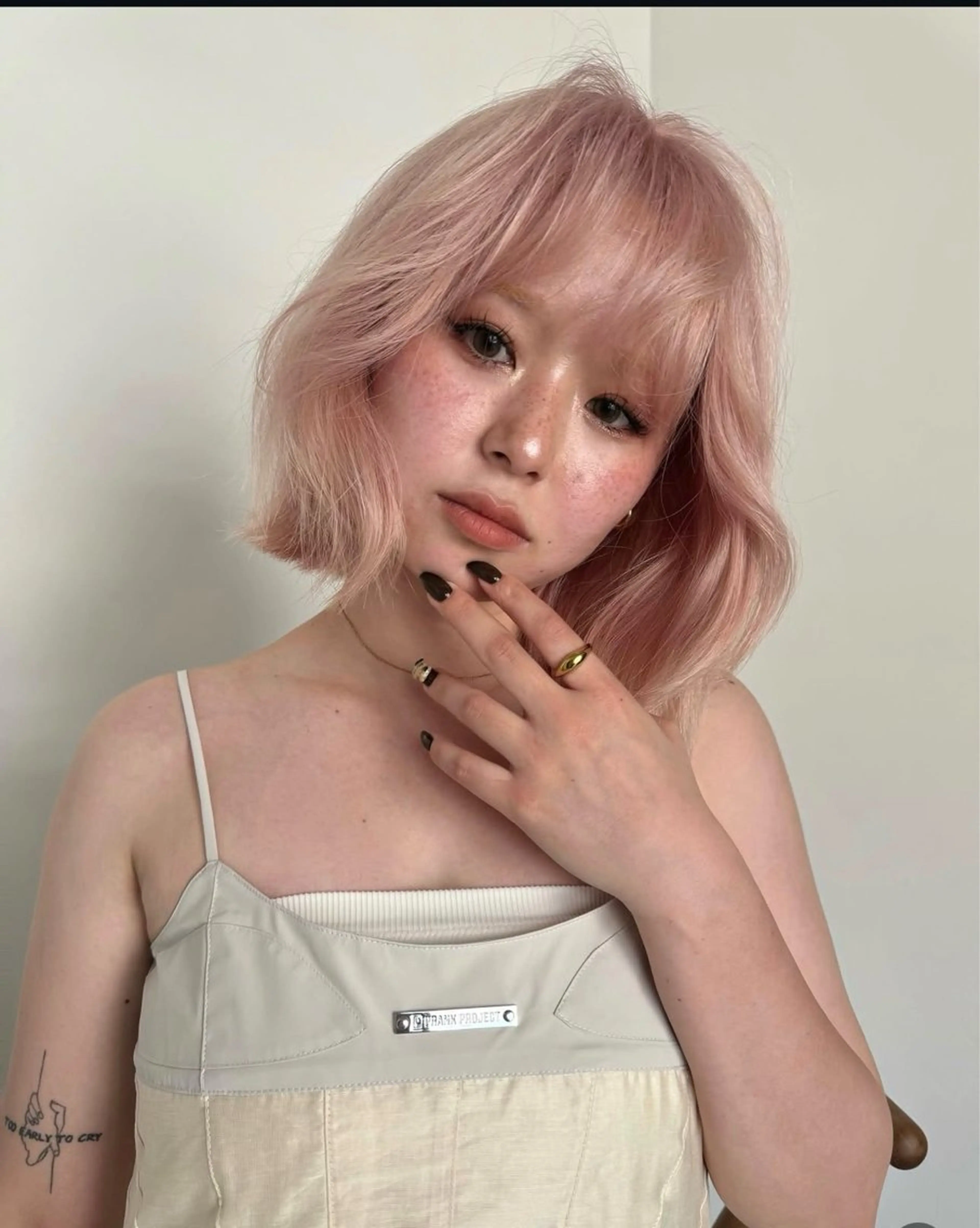 ミディアム 梅田/ハイトーン/ 透明感カラー/縮毛のヘアスタイル