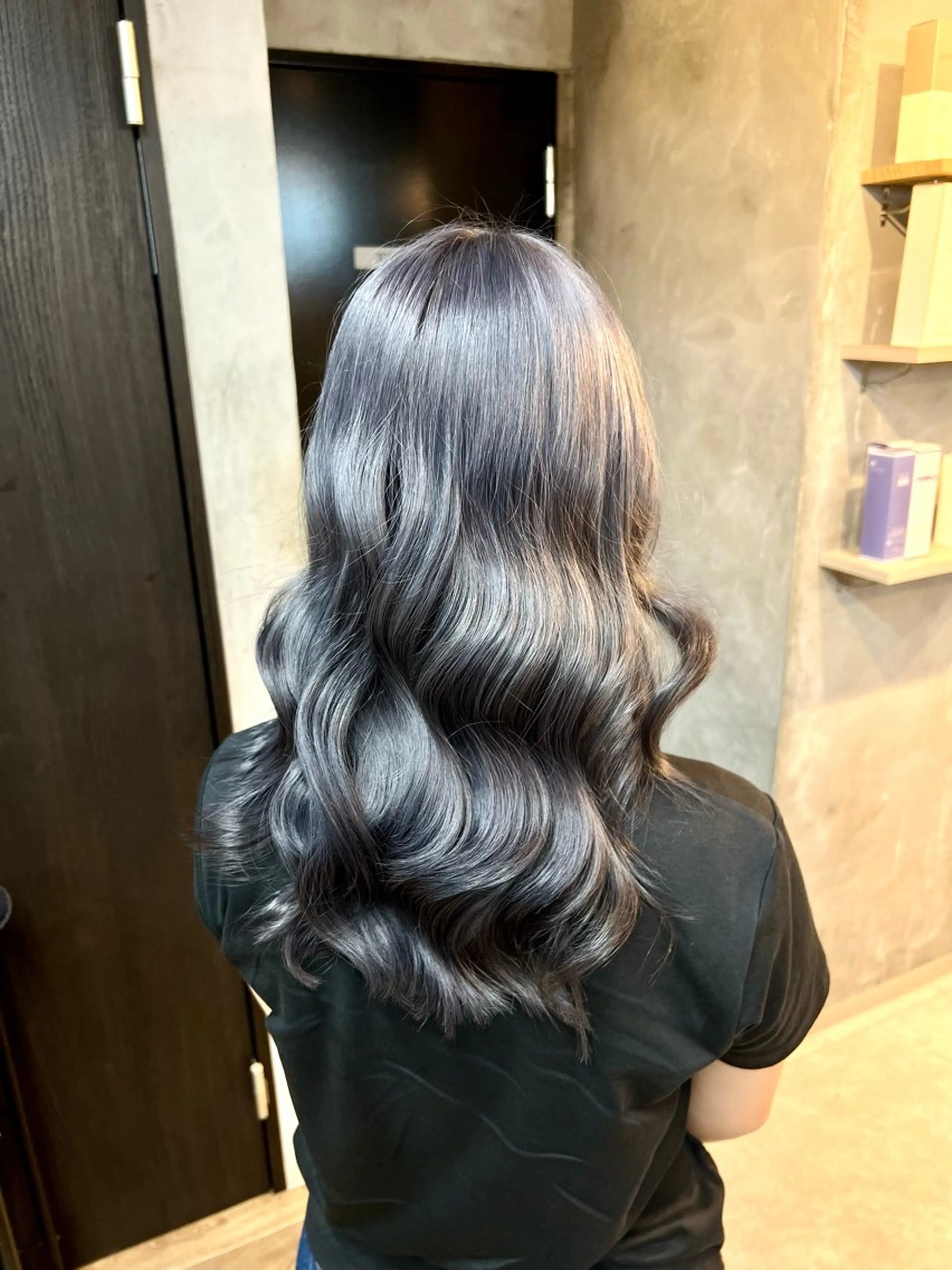 セミロング カラー ブリーチ ダブルカラー シルバー ヘアカラー トリートメント AIRI/難波/ ハイトーン/髪質改善のヘアスタイル