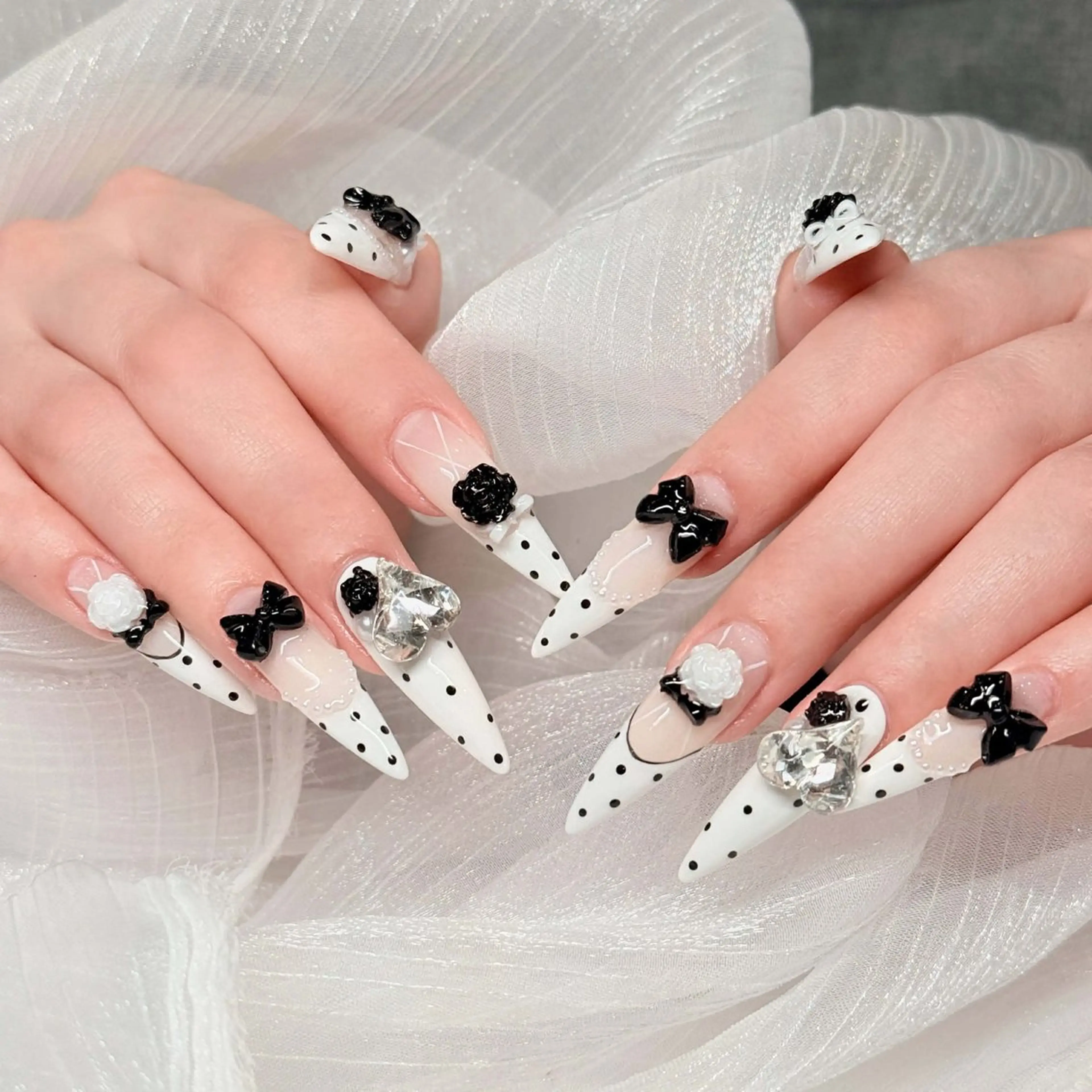 ネイル オーロラネイル ブルー チークネイル 長さ出し フットネイル ハンドネイル AMI 新大久保のネイルデザイン