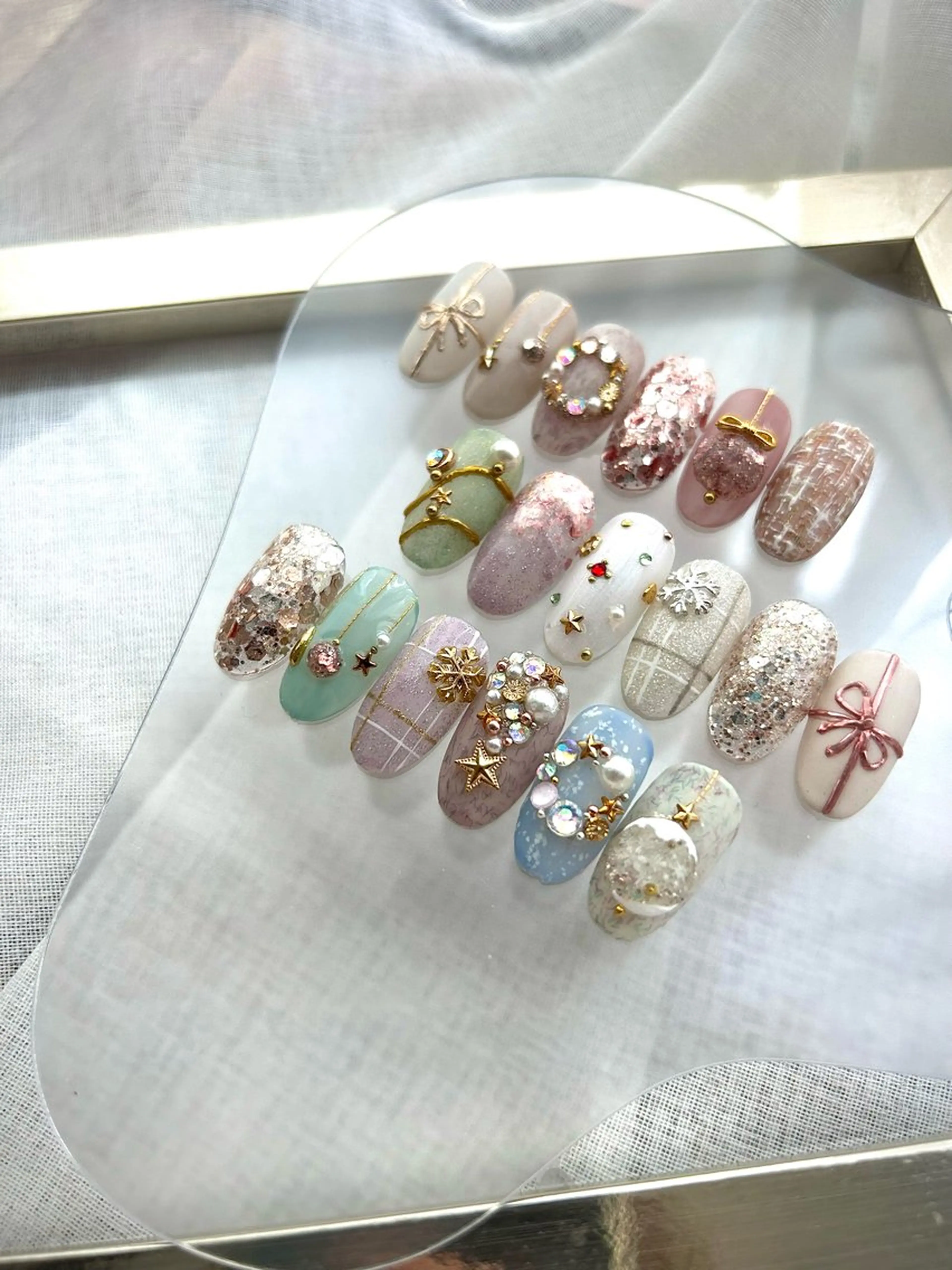 ミディアム クリスマス ハンドネイル yuko （ネイリスト）のネイルデザイン