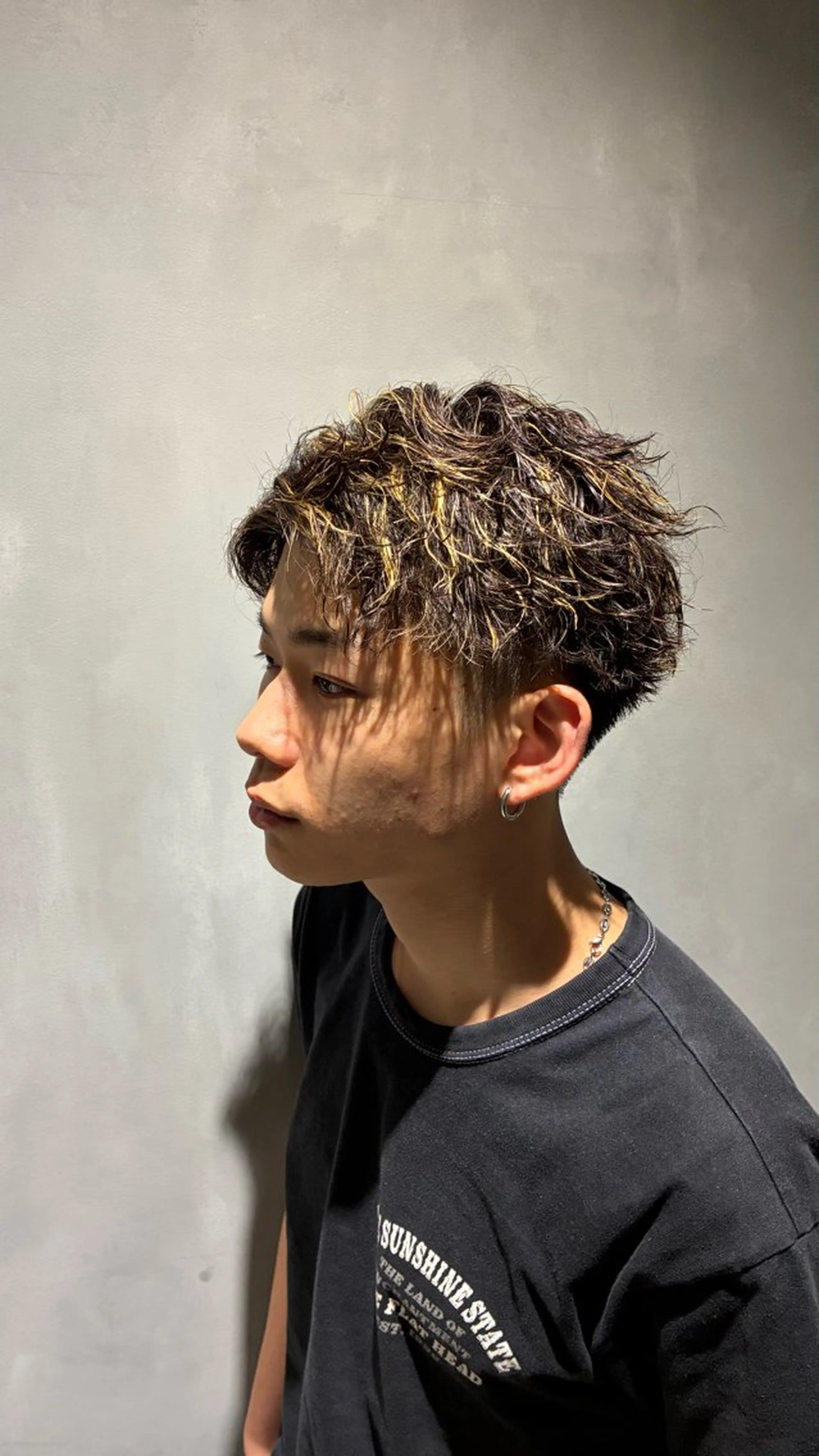 ショート パーマ メンズ メンズパーマ ショートヘア カット パーマ メンズバレイヤージュ シャドウパーマのヘアスタイル