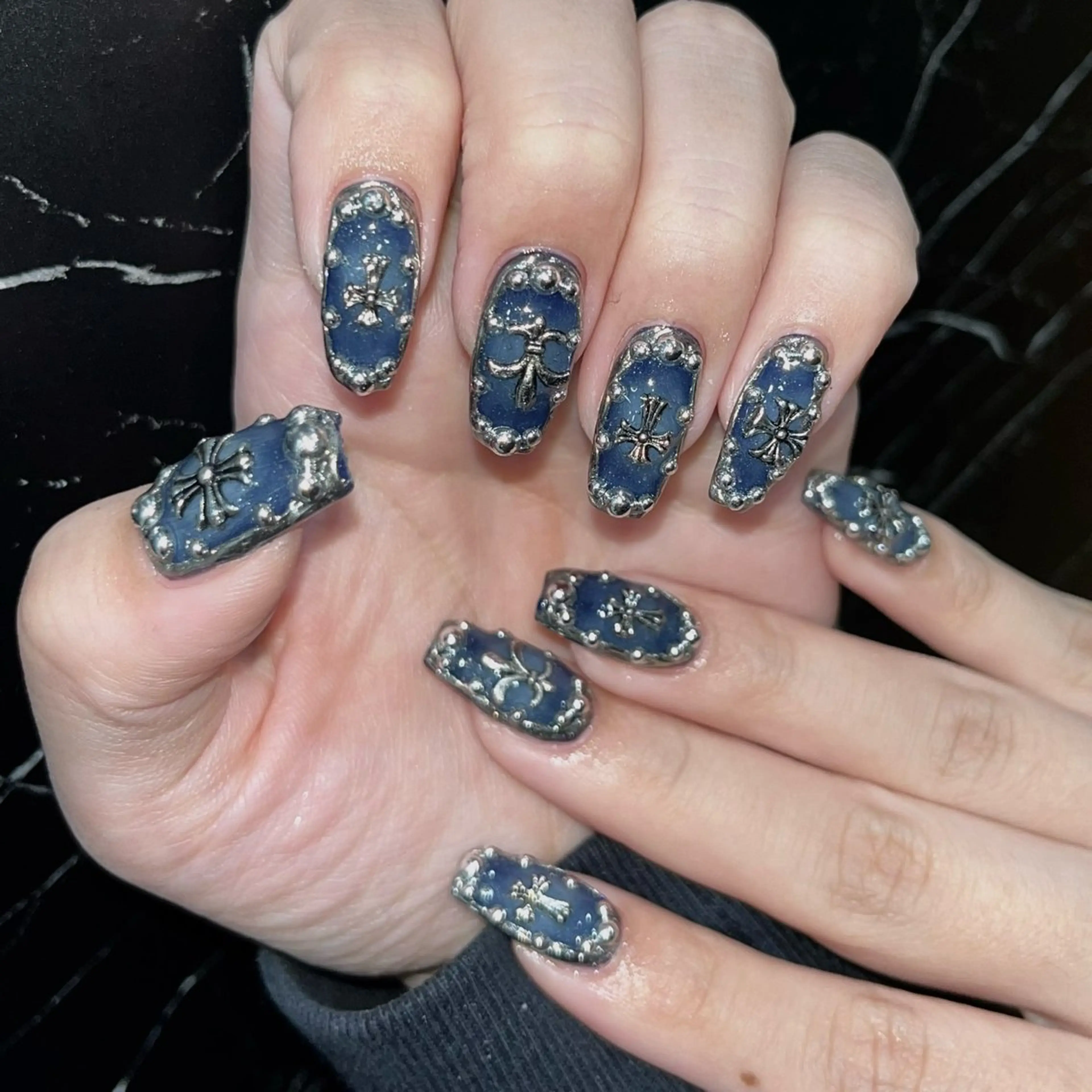 ネイル アートネイル 長さ出し ミラーネイル シルバー ハンドネイル moca 心斎橋店所属・moca心斎橋店 Aina🐈⬛🤍のネイルデザイン