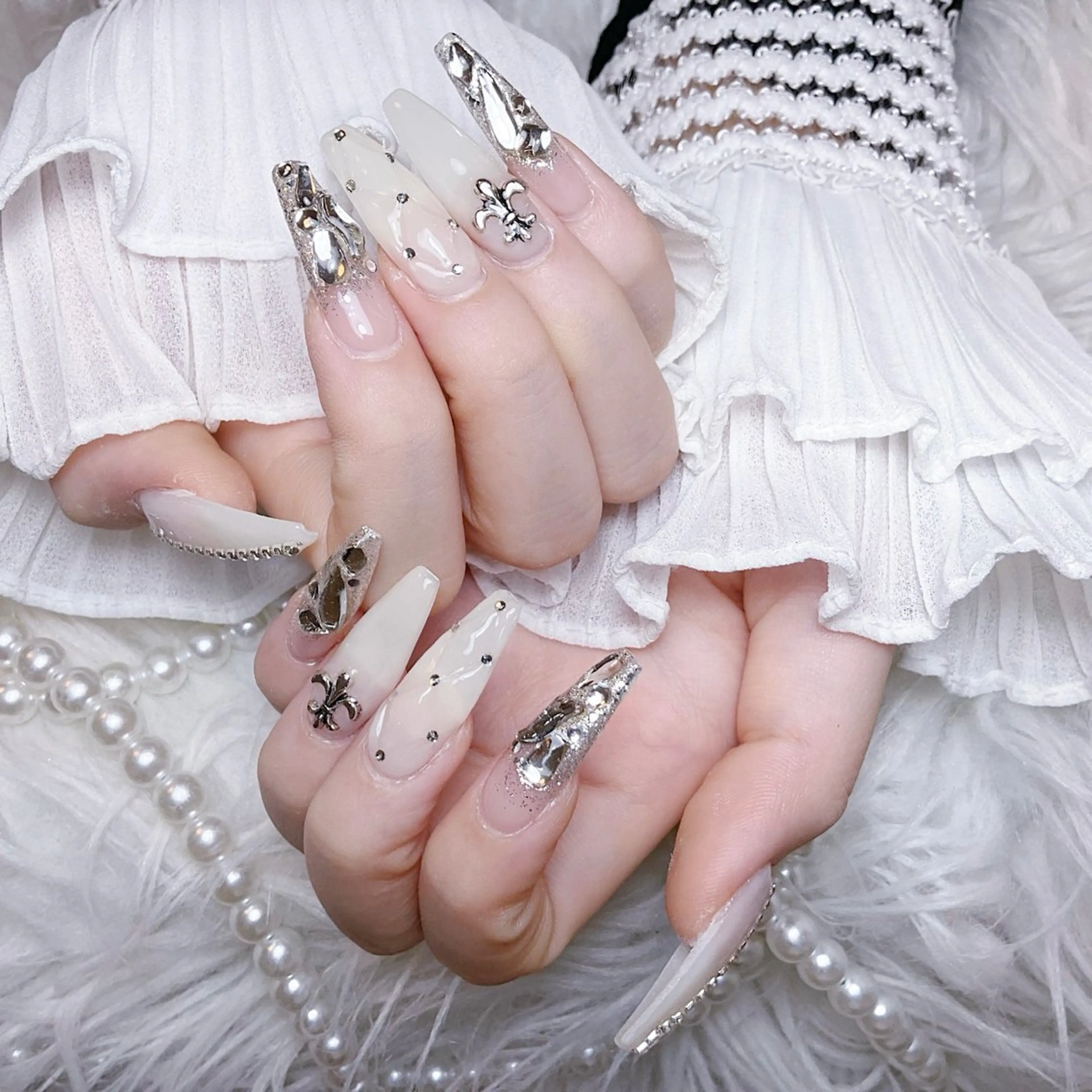 ネイル ハンドネイル 🍭Yun nail hyejin🌸のネイルデザイン