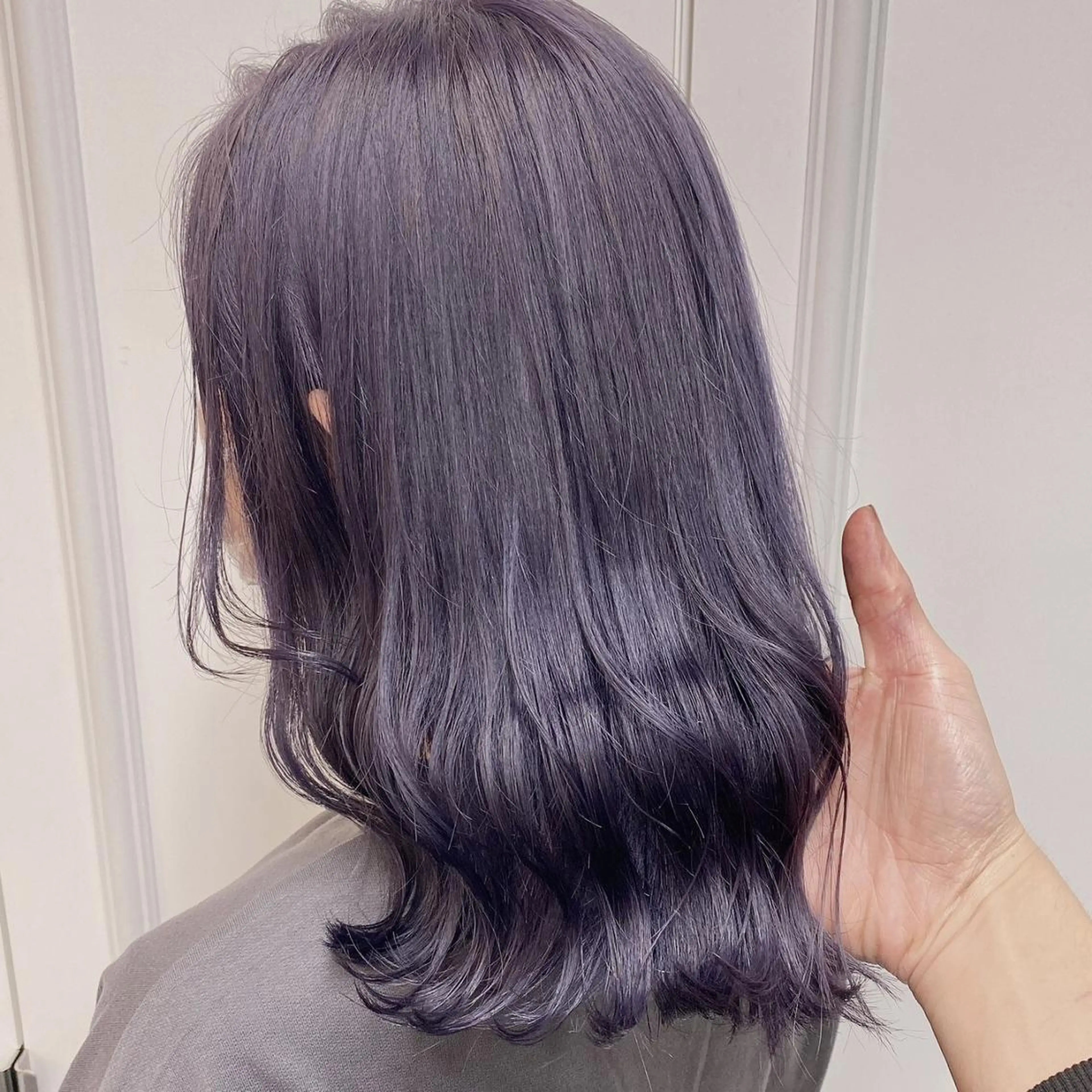 セミロング ヘアカラー トリートメント 🤍ハイトーン寒色 🤍MADOKAのヘアスタイル