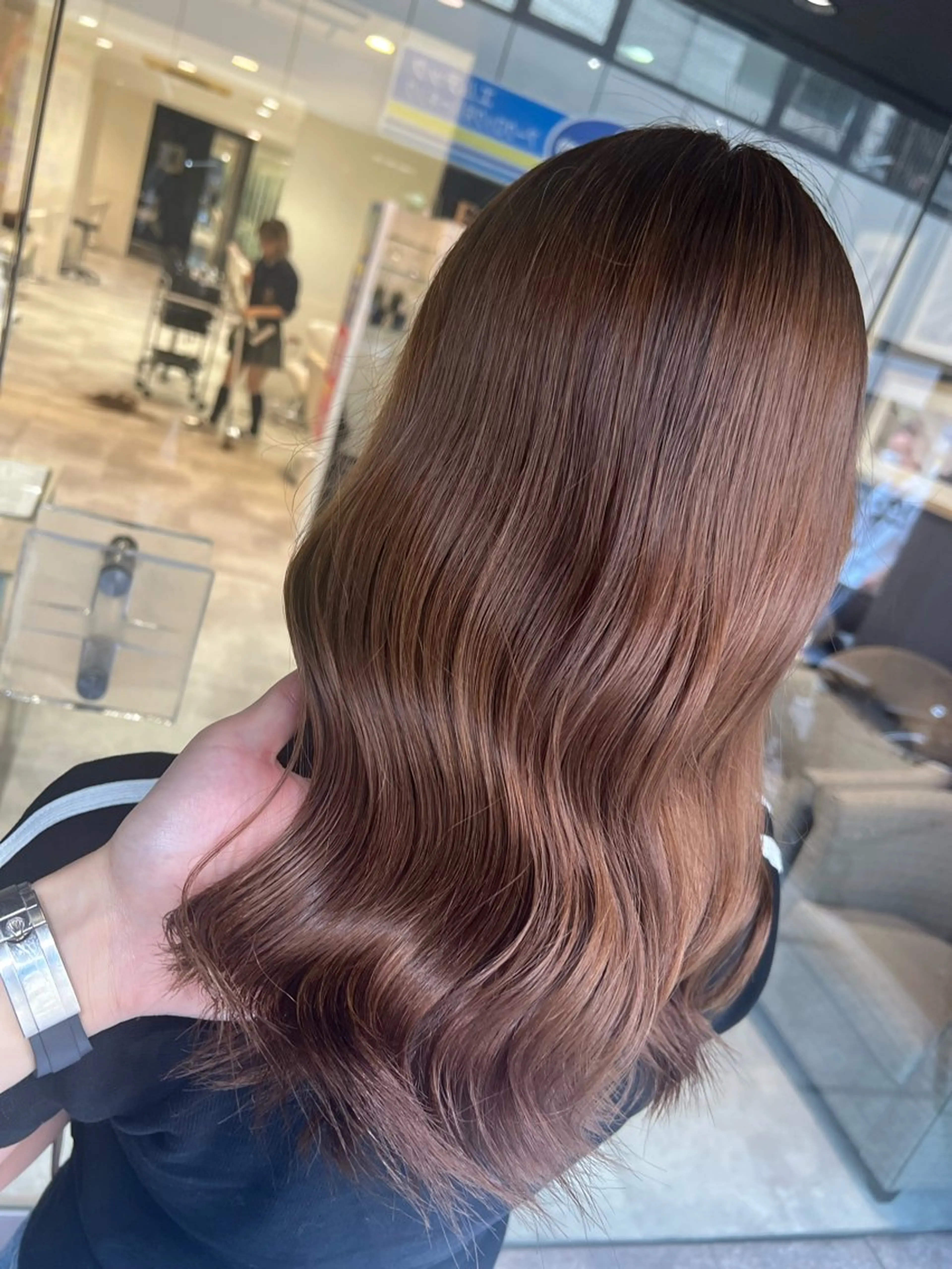 ミディアム オレンジブラウン カット ヘアカラー トリートメント 美髪矯正/髪質改善 /透明感ある艶カラーのヘアスタイル