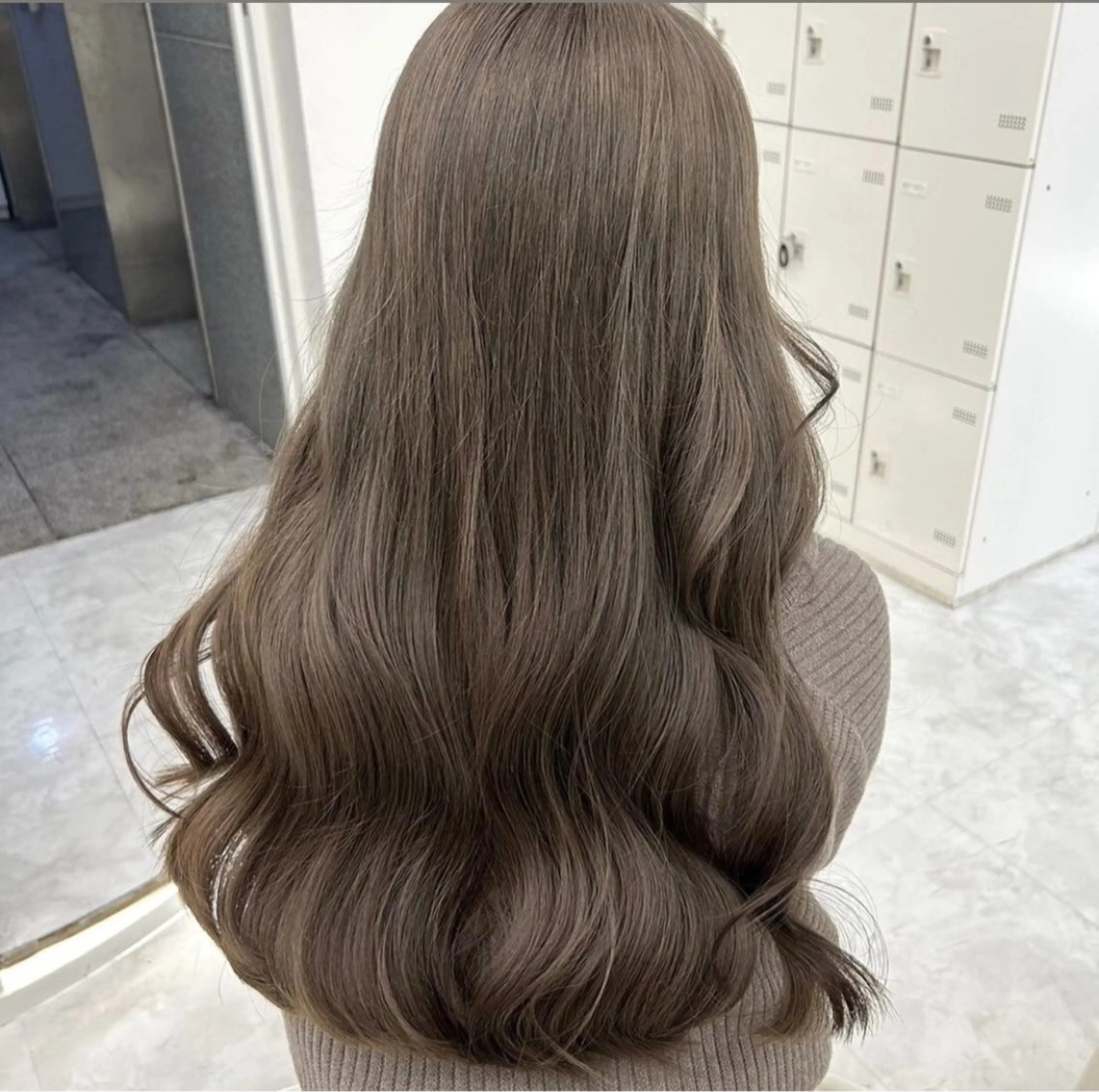 ロング ヘアカラー トリートメント 韓国ヘア/ブリーチ無 しWカラー/オリーブのヘアスタイル