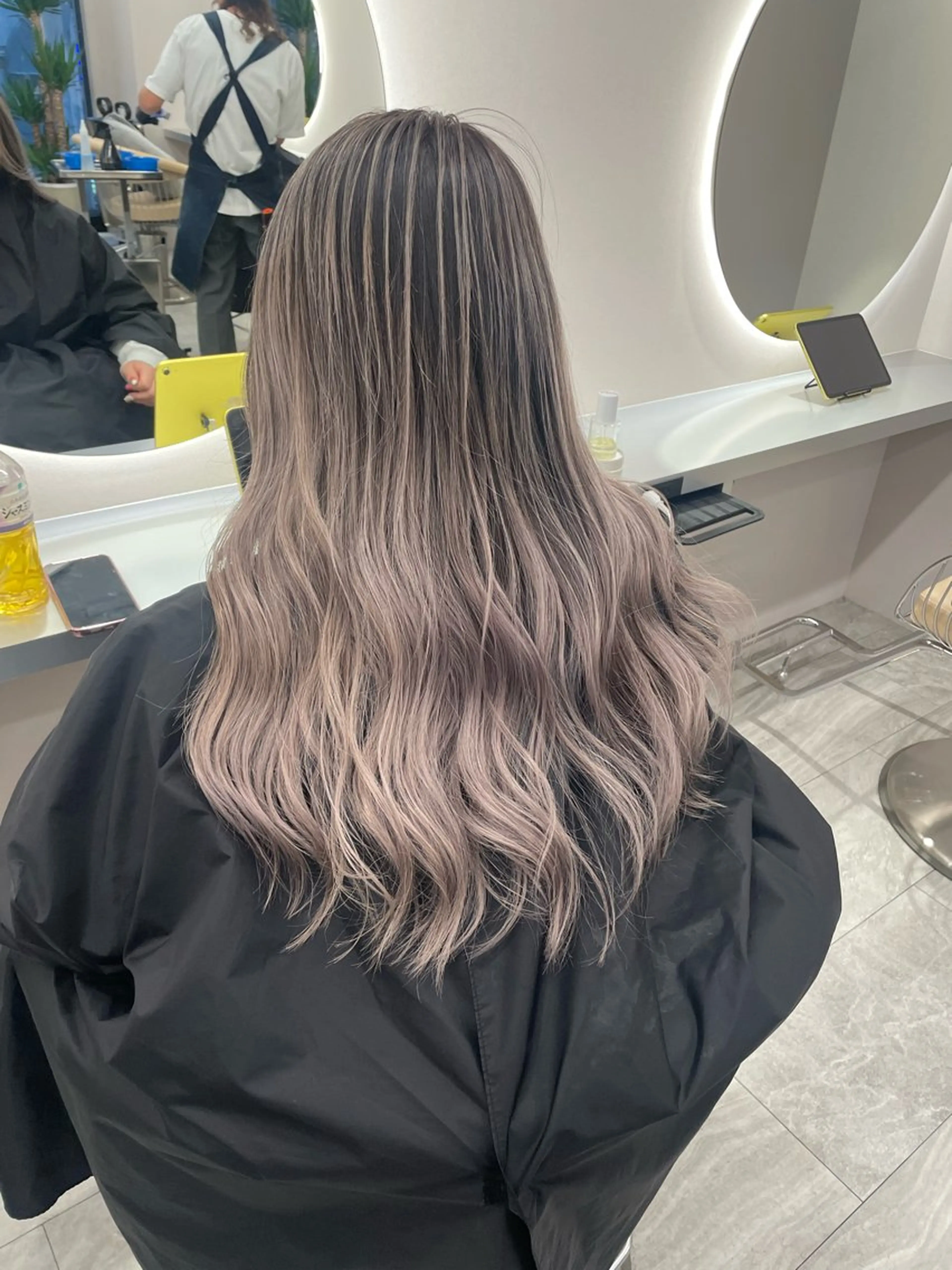 ロング レイヤーカット 🦋MAHO🦋 デザインカラーのヘアスタイル