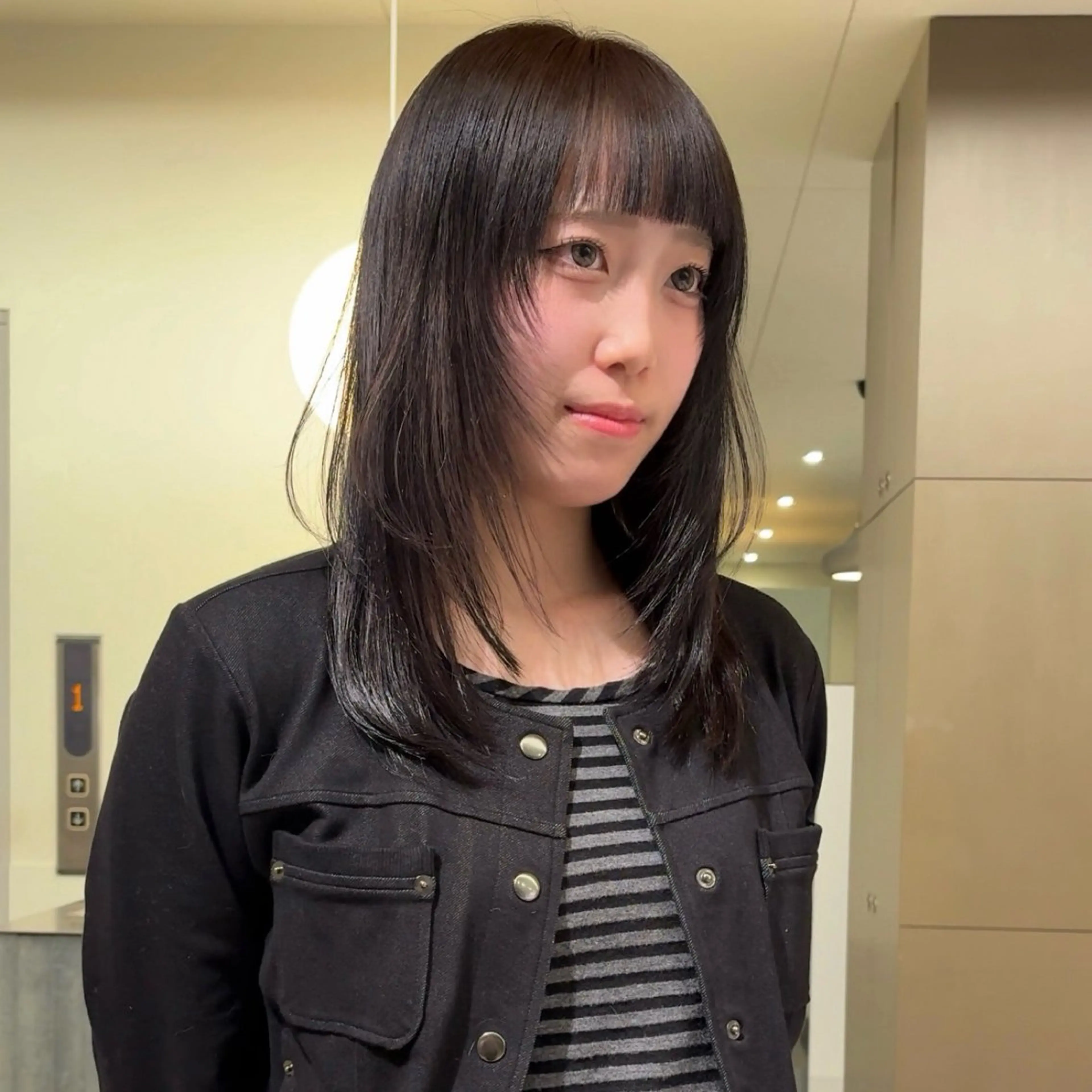 セミロング レイヤーカット レイヤーカット🐩 透明感カラー モカのヘアスタイル