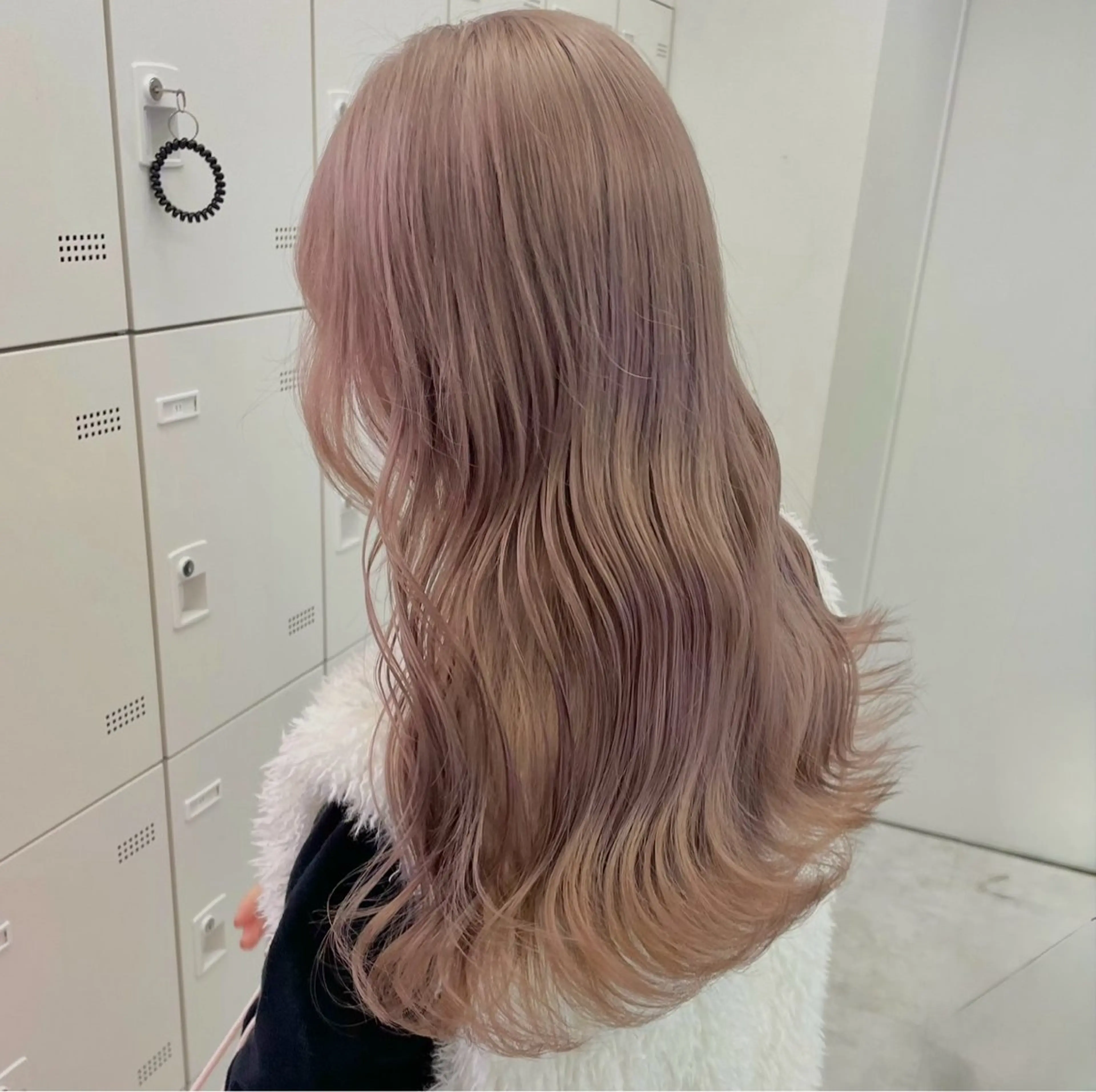 ロング ヘアカラー トリートメント ヘッドスパ ヘアセット モテ髪ハイトーン🫧 serina🎀池袋のヘアスタイル