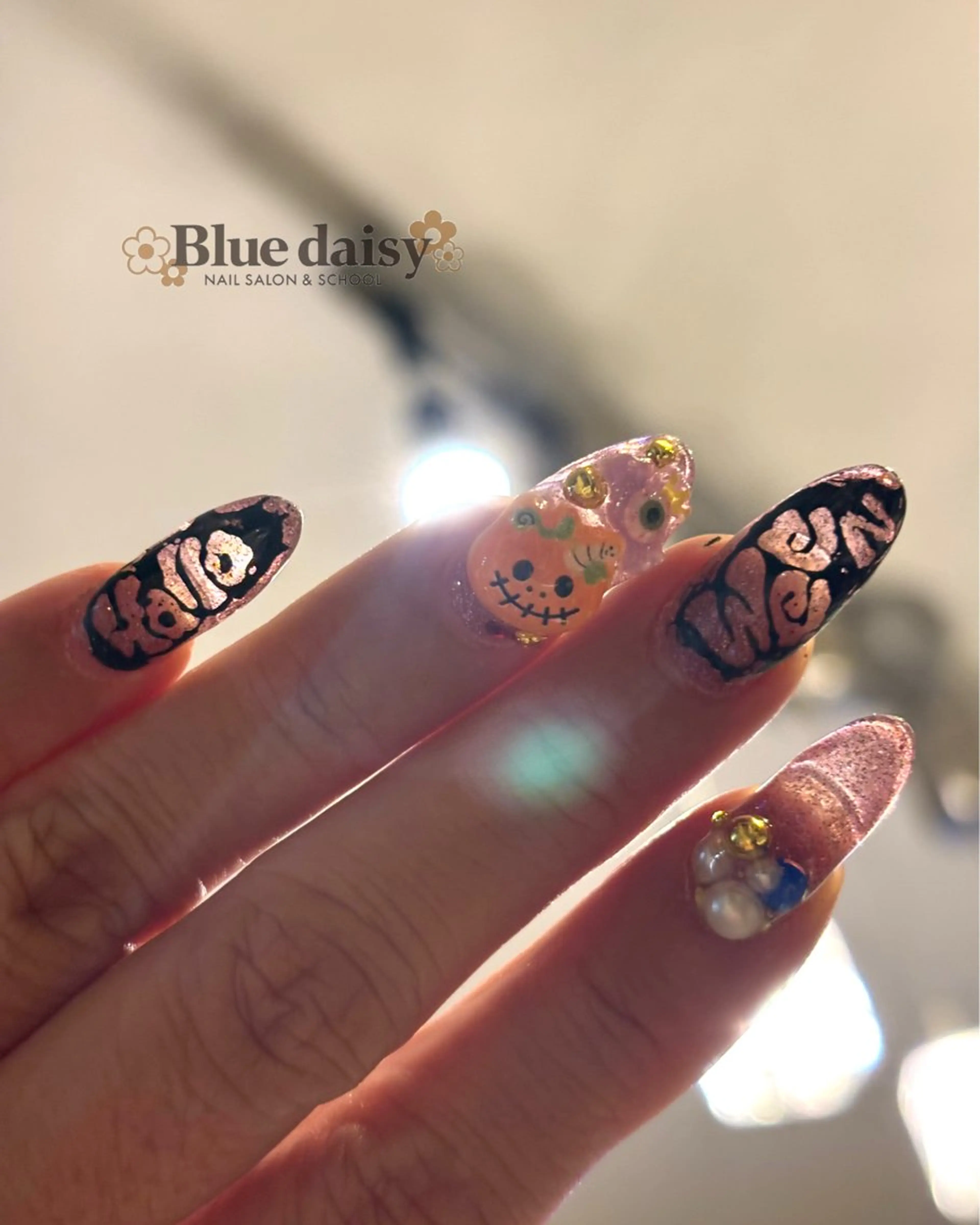 ネイル ジェルネイル ハロウィン マグネットネイル 持ち込み パラジェル Blue daisy 栄本店のネイルデザイン