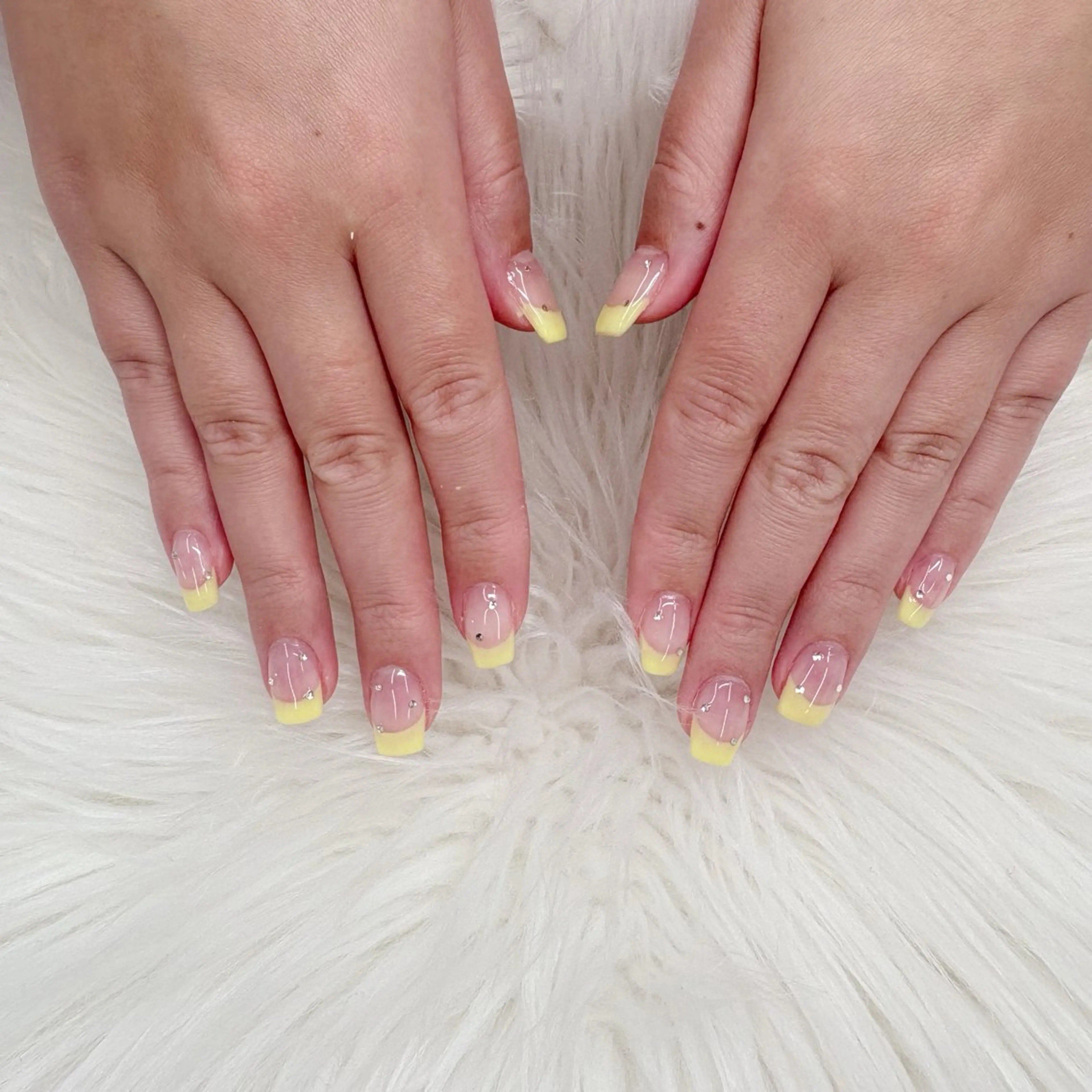 ネイル フレンチネイル 黄色 ハンドネイル エリクサーネイル池袋 大谷のネイルデザイン